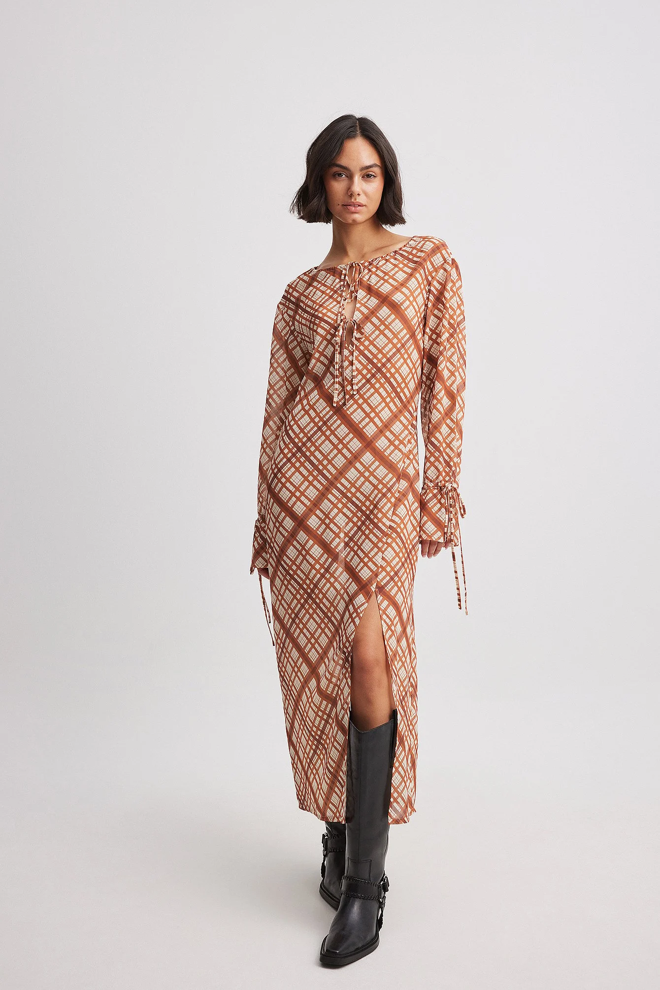 Fließendes Midikleid mit Karomuster