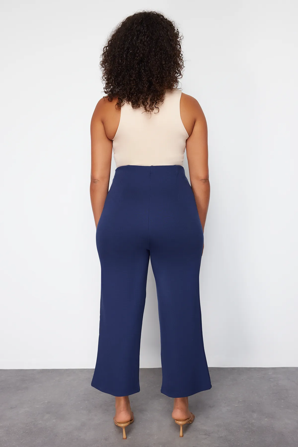 Trendyol Curve  Indigo Aksesusar Detaillierte, weit geschnittene Strickhose TBBSS24AR00008
