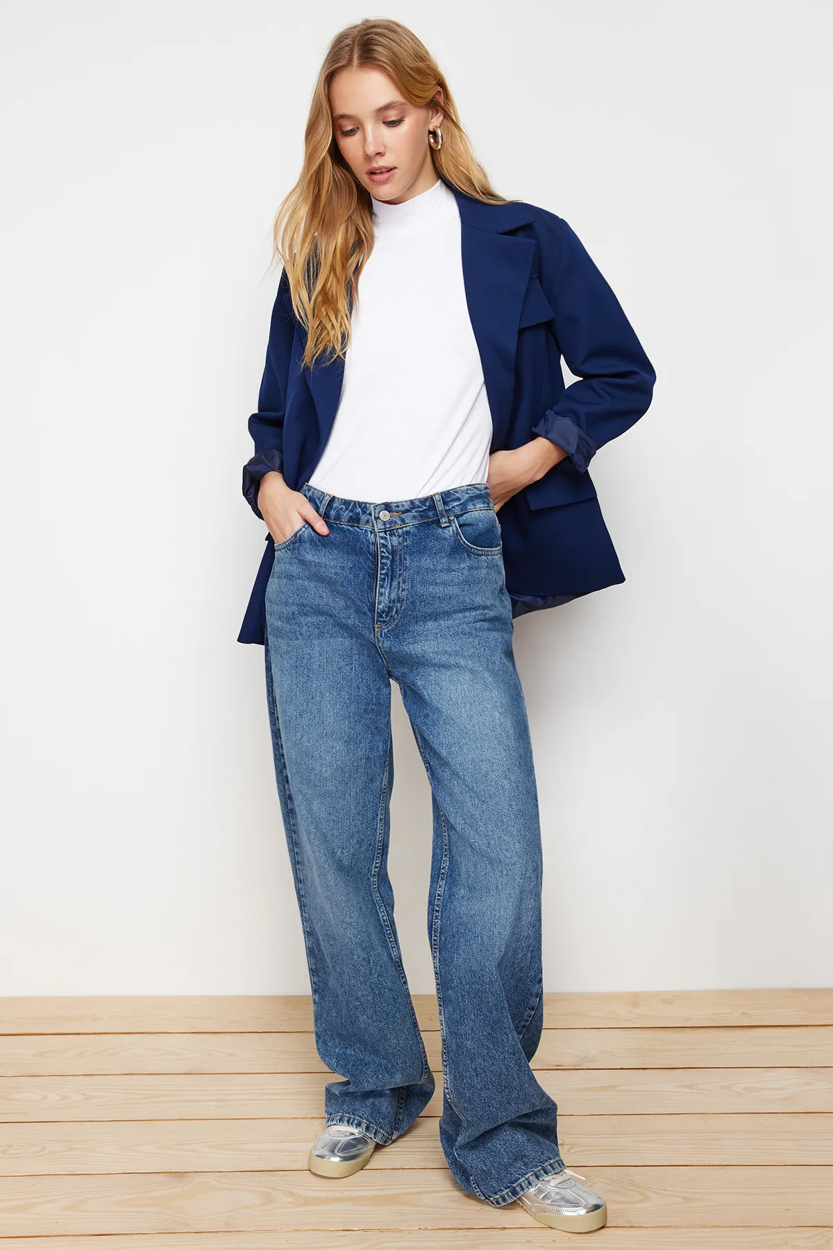 Trendyol Modest  Weiße ärmellose Unterwäsche-Tunika aus Strick mit Stehkragen TCTSS21TN0249
