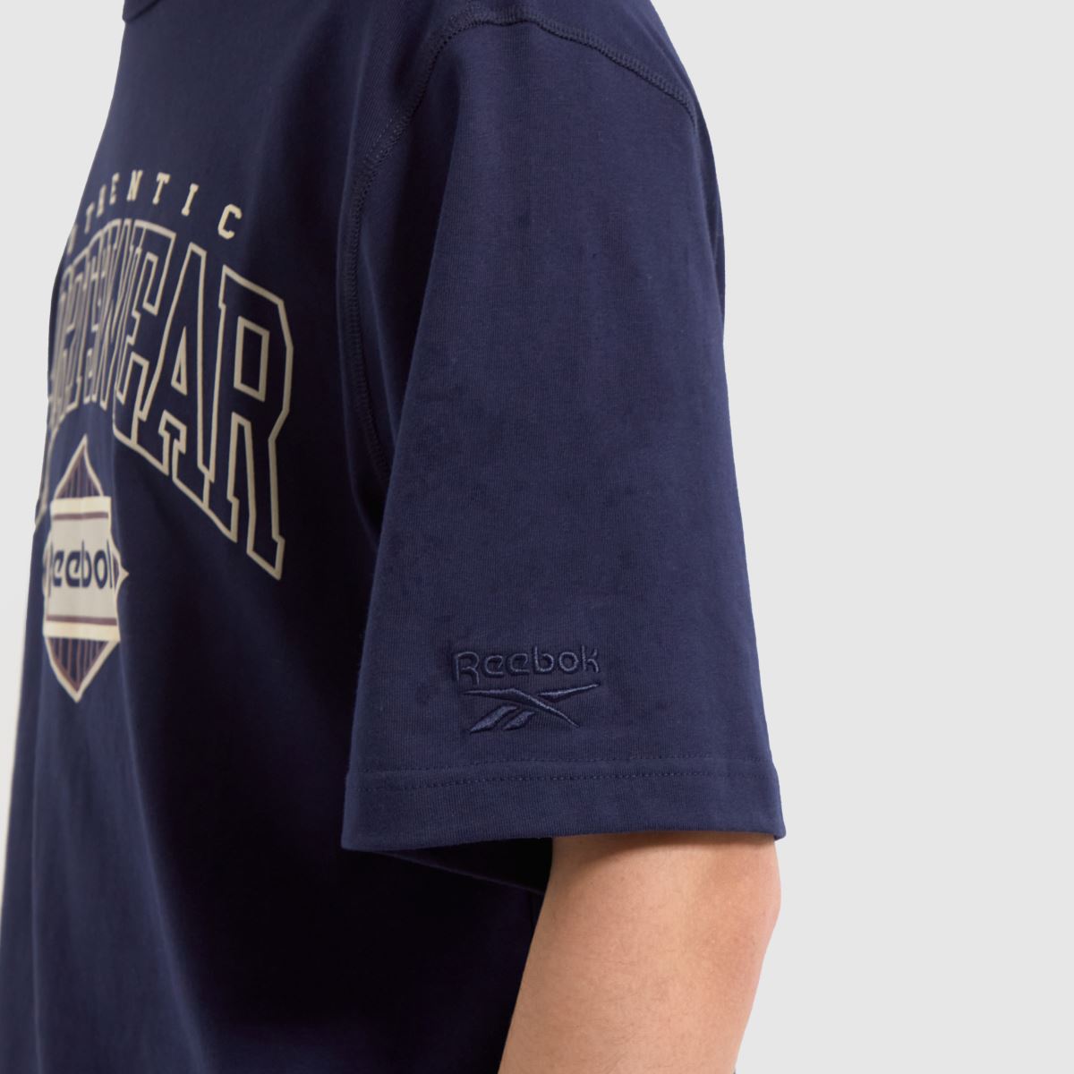 Reebok – Klassisk t-shirt i marinblått