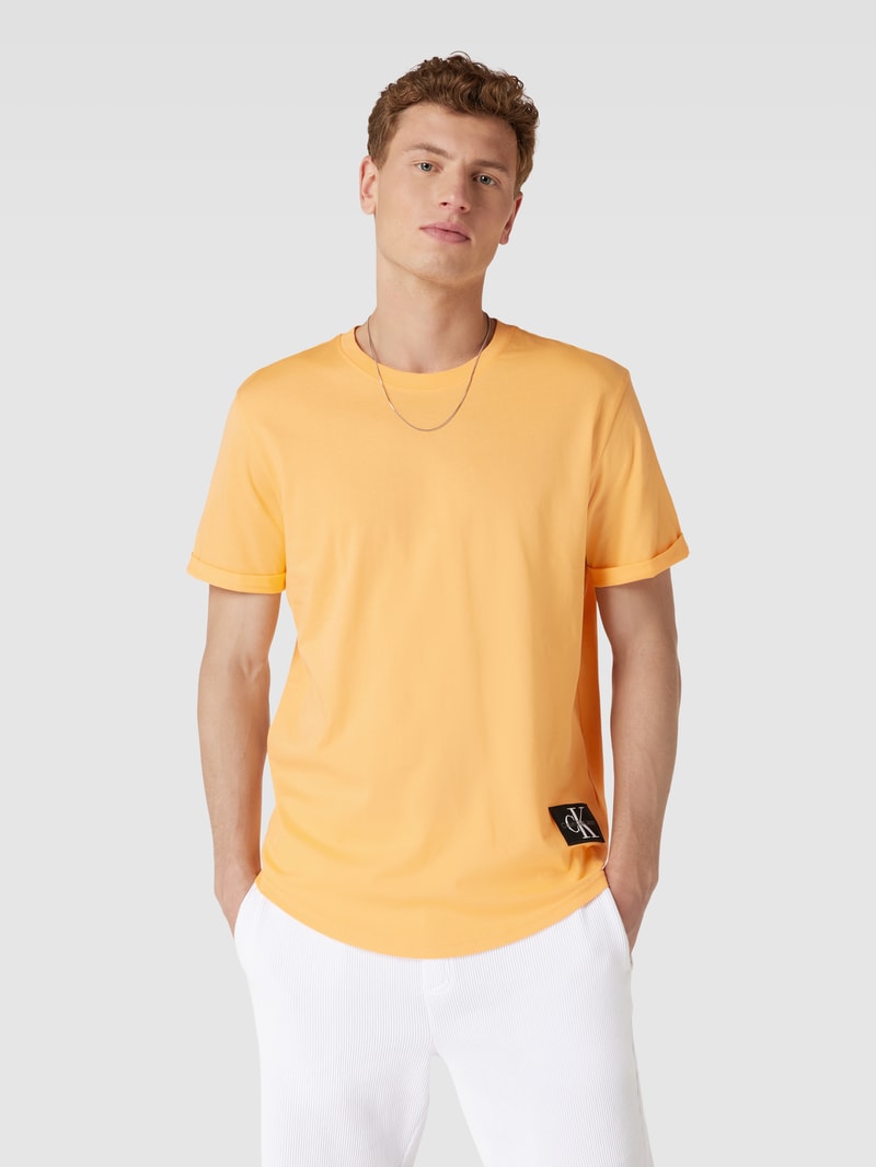 T-Shirt aus Baumwolle mit Label-Detail Modell 'BADGE' in orange