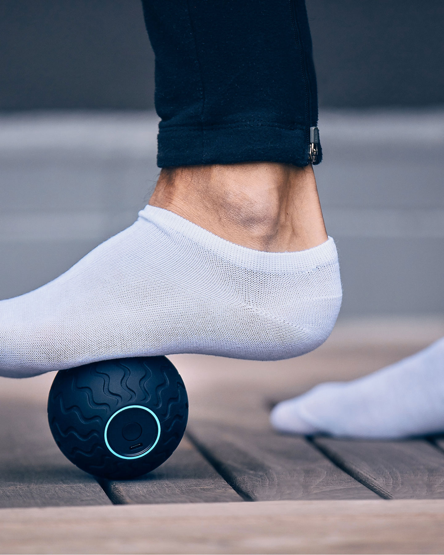 Piłka do masażu Wave Solo firmy Theragun Electrostimulator WAVESOLO-EU
