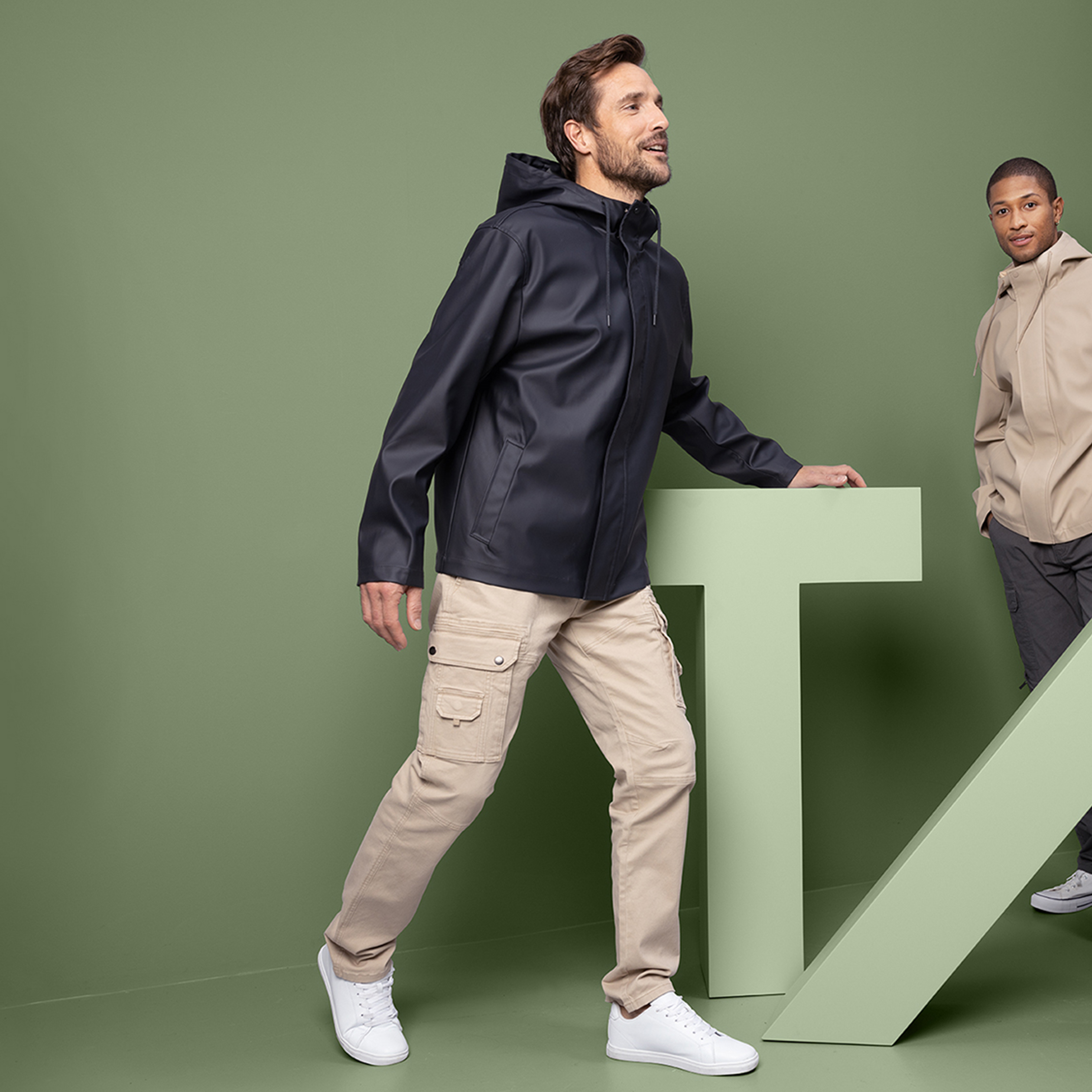Imperméable court à capuche gris foncé homme | La Halle