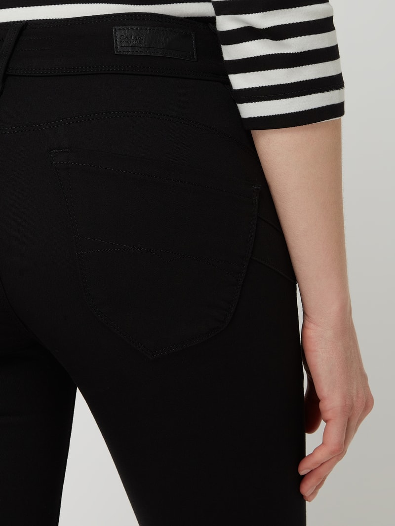 Skinny Fit Jeans mit Stretch-Anteil in schwarz