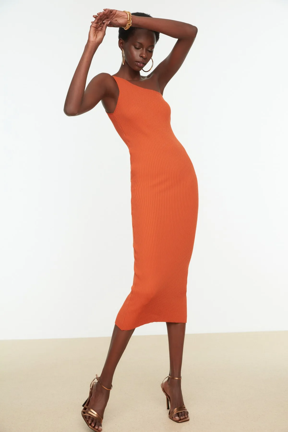 Trendyol Collection  Elegantes Abendkleid aus gefliestem Dekolleté-Strickstoff TPRSS22EL0485