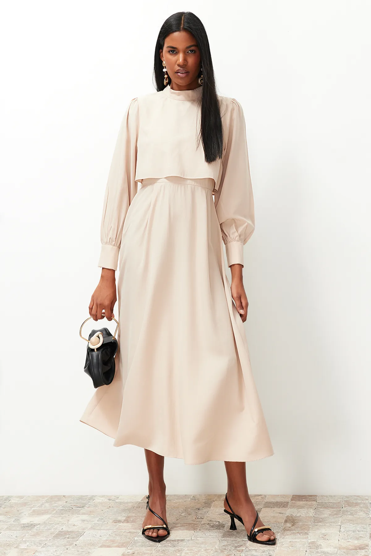 Trendyol Modest  Beiges, gewebtes Kleid mit Aller Piece-Details TCTSS24EB00190