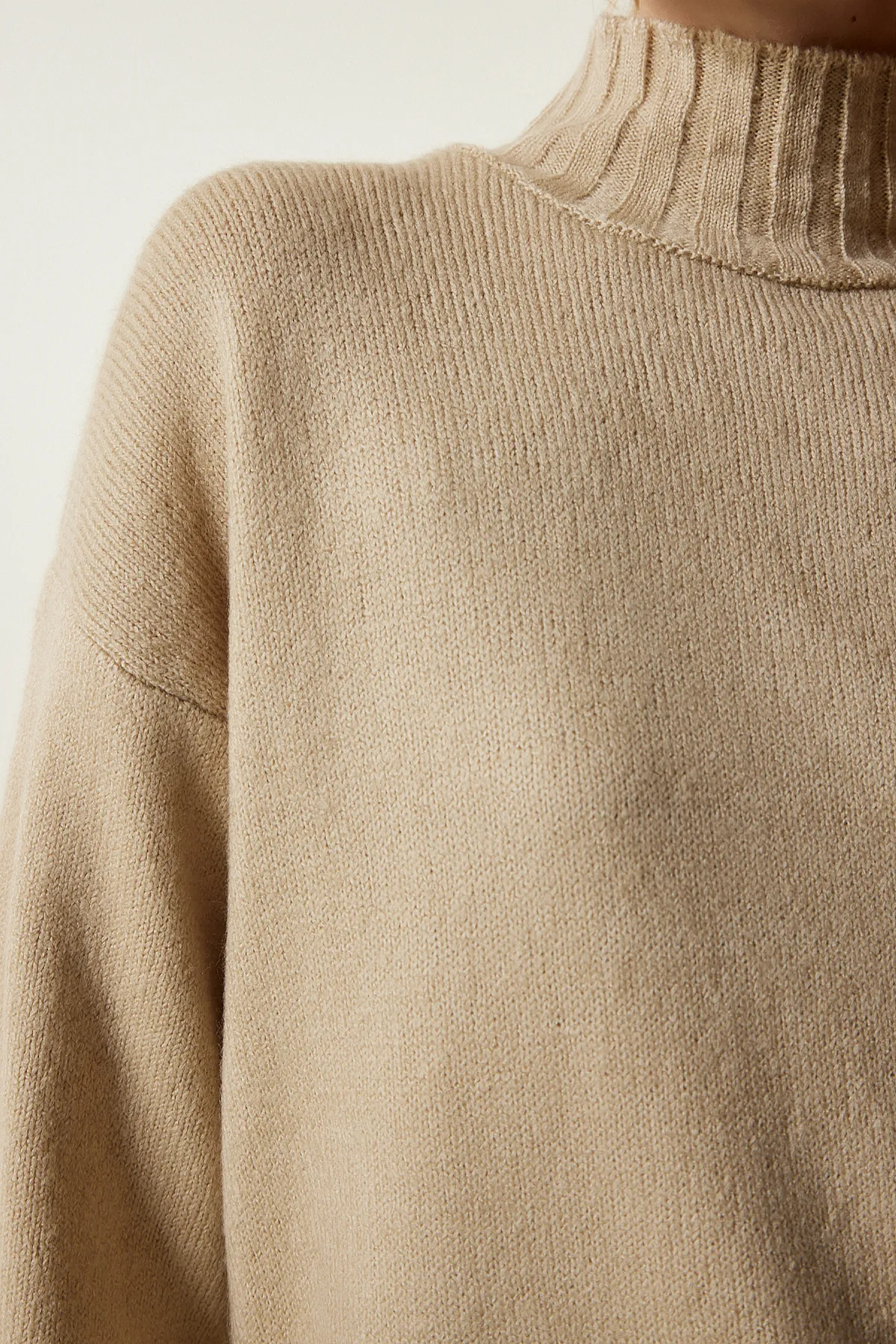 Happiness İstanbul  Weicher Strickpullover mit Stehkragen und Struktur in Beige für Damen KI00095