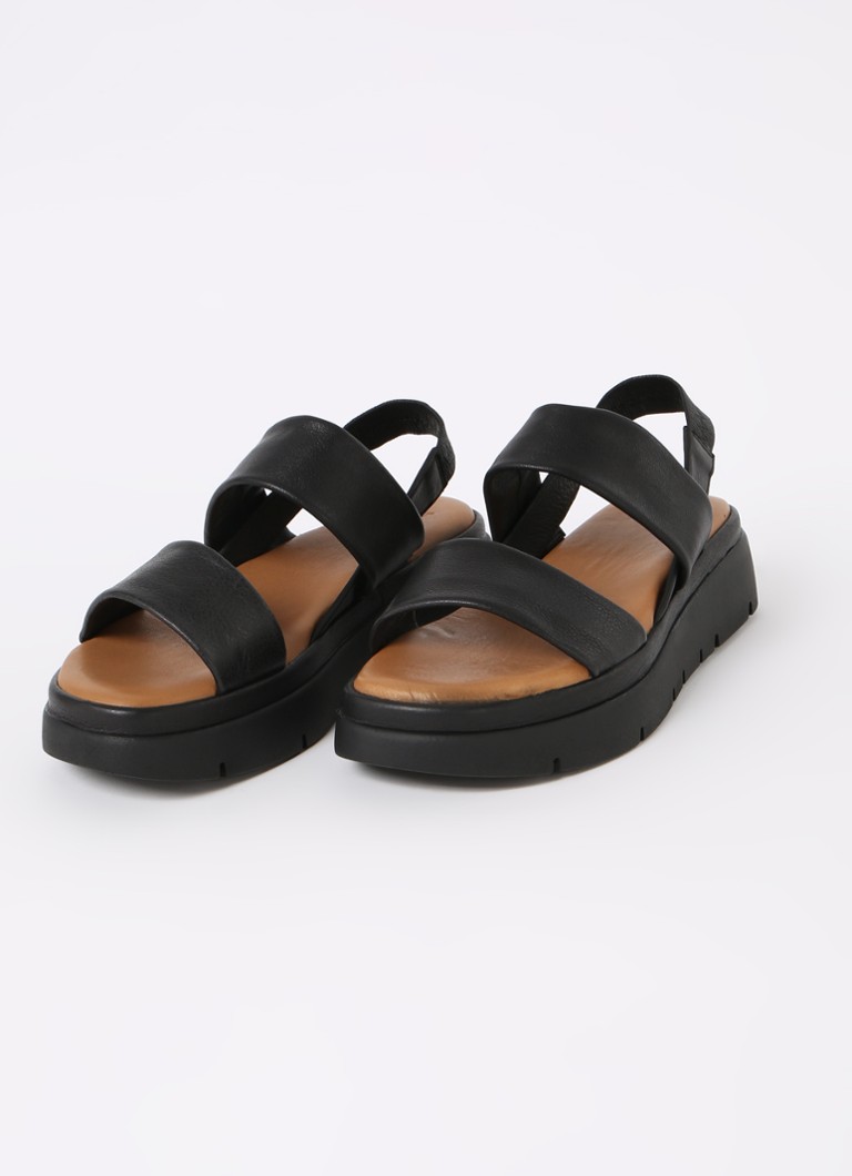 Locația sandalelor din piele Dune London