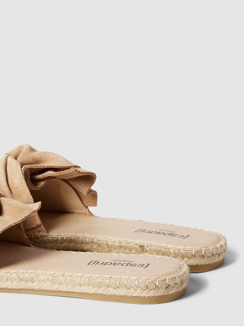 Pantolette mit Knoten-Detail in camel