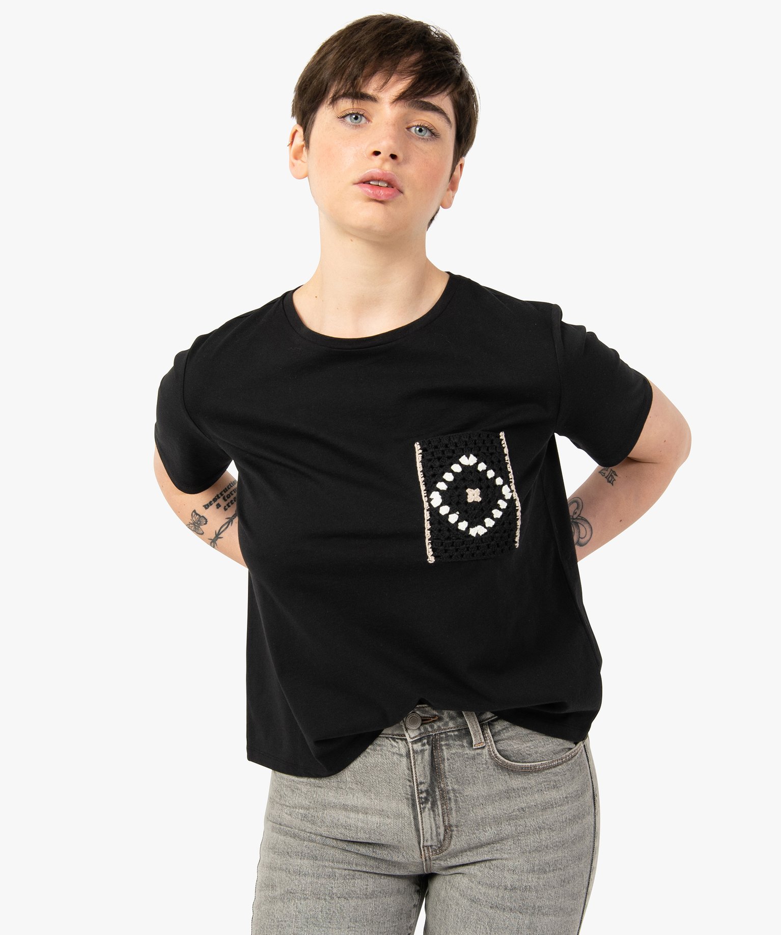 Tee-shirt femme à manches courtes avec poche poitrine brodée noir | GEMO