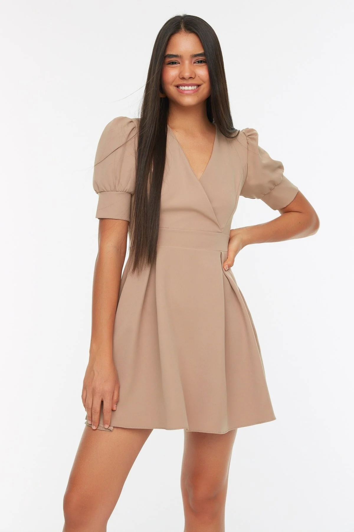 Trendyol Collection  Kamelfarbenes, plissiertes Mini-Webkleid in A-Linie TWOSS20EL1639