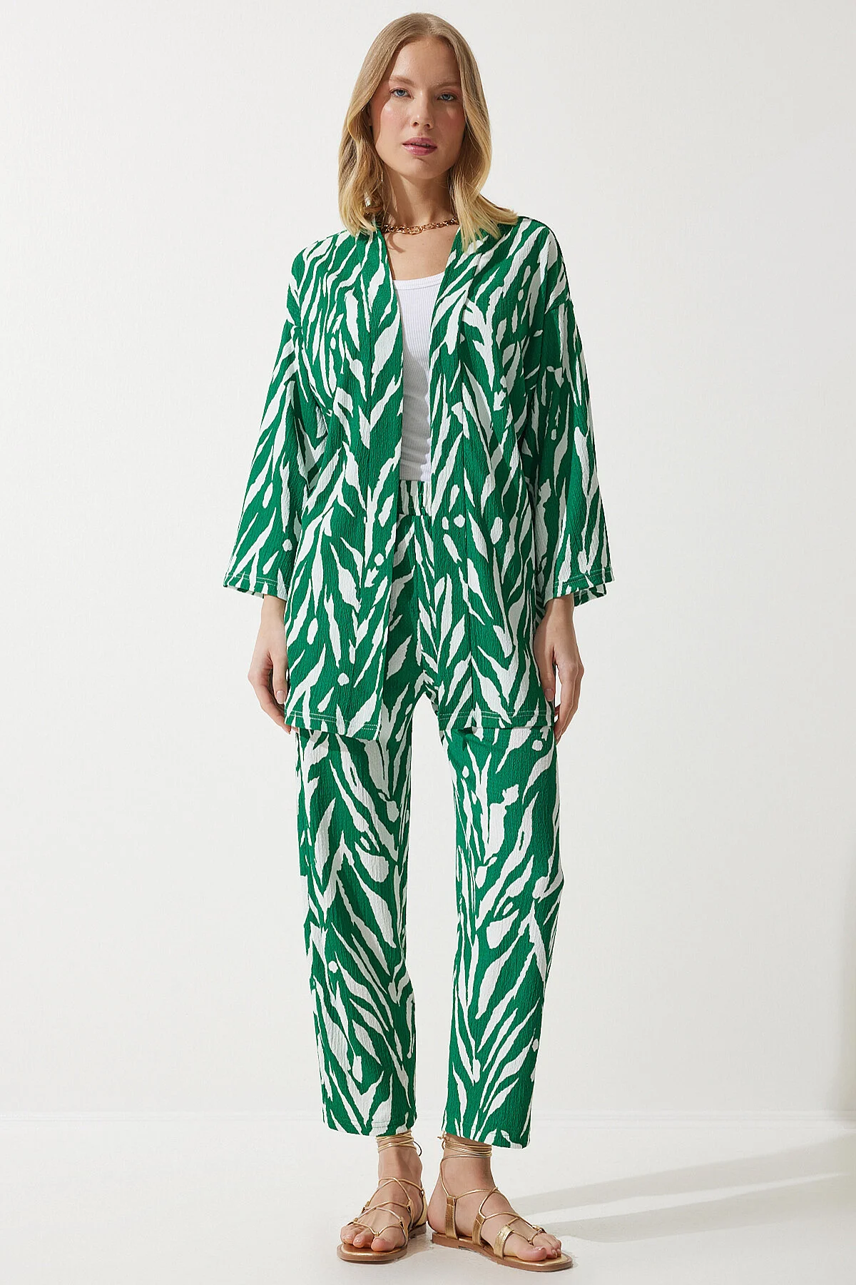 Happiness İstanbul  Grün gemustertes Kimono-Hosen-Strickset für Damen BY00054