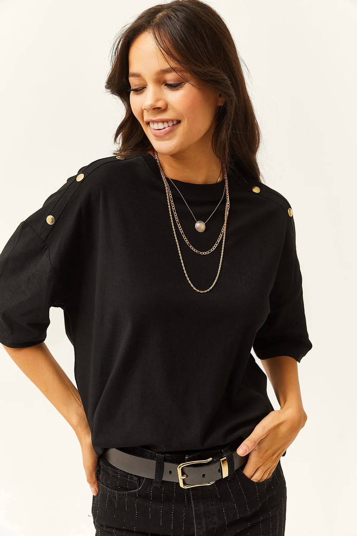 Olalook  Damen-T-Shirt aus Baumwolle mit schwarzen Schultern und goldfarbenen Knöpfen TSH-19000763