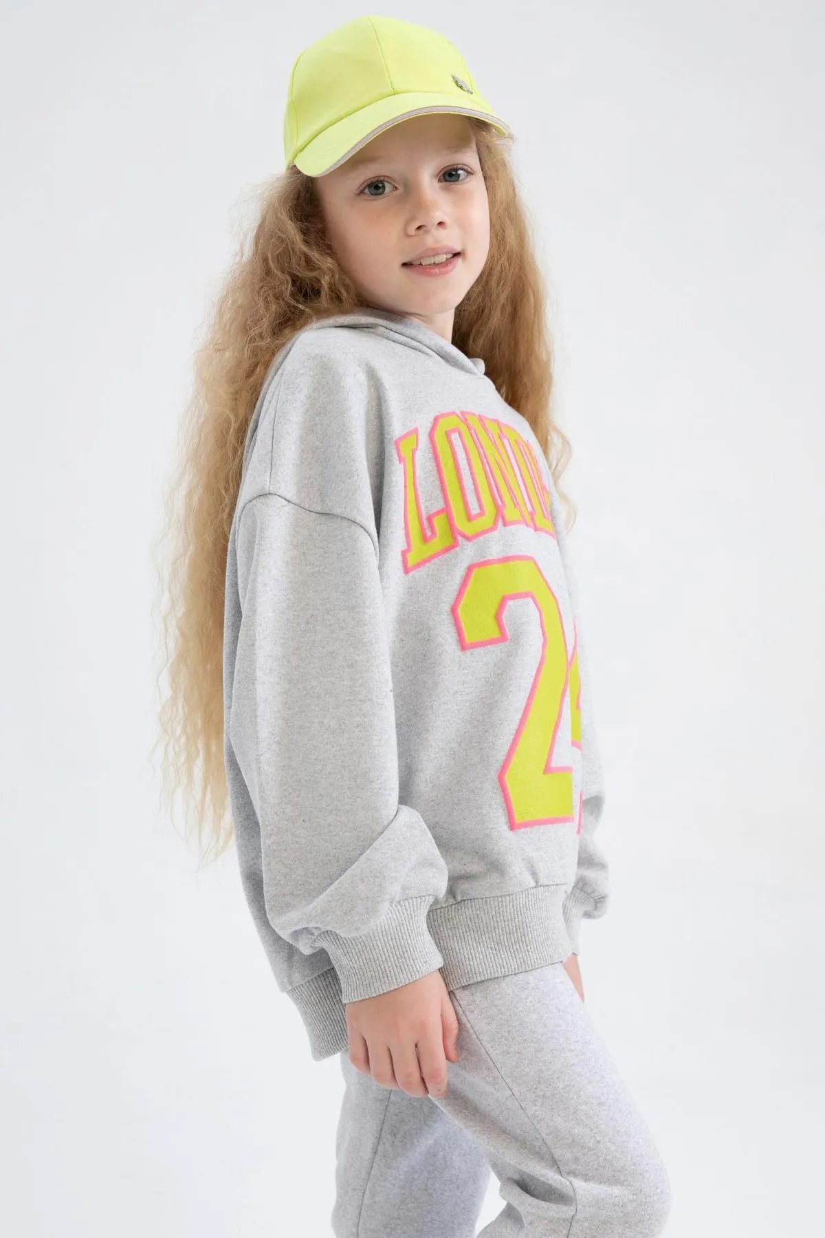 DeFacto  Bedrucktes Kapuzensweatshirt mit Oversize-Passform für Mädchen Z7848a623sp