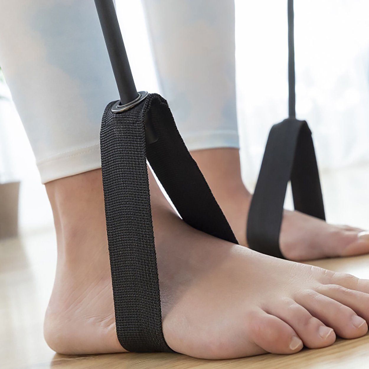 InnovaGoods Trainingsstation TRAININGSSTANGE MIT GUMMIBÄNDERN UND ÜBUNGSANLEITUNG, bis zu 31,75kg Widerstandstärke