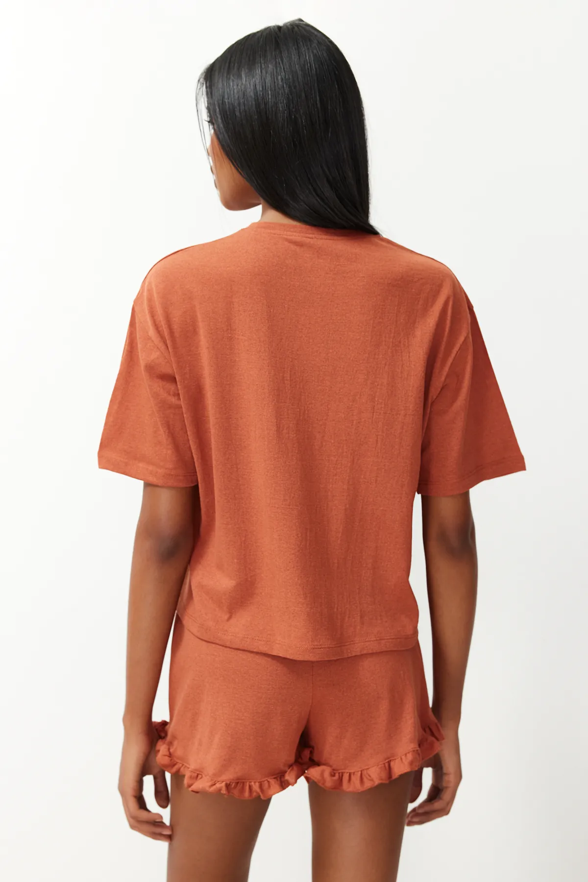 Trendyol Collection  Gestricktes Pyjama-Set aus T-Shirt und Shorts aus bedruckter Baumwolle mit Kachelmuster THMSS22PT0422