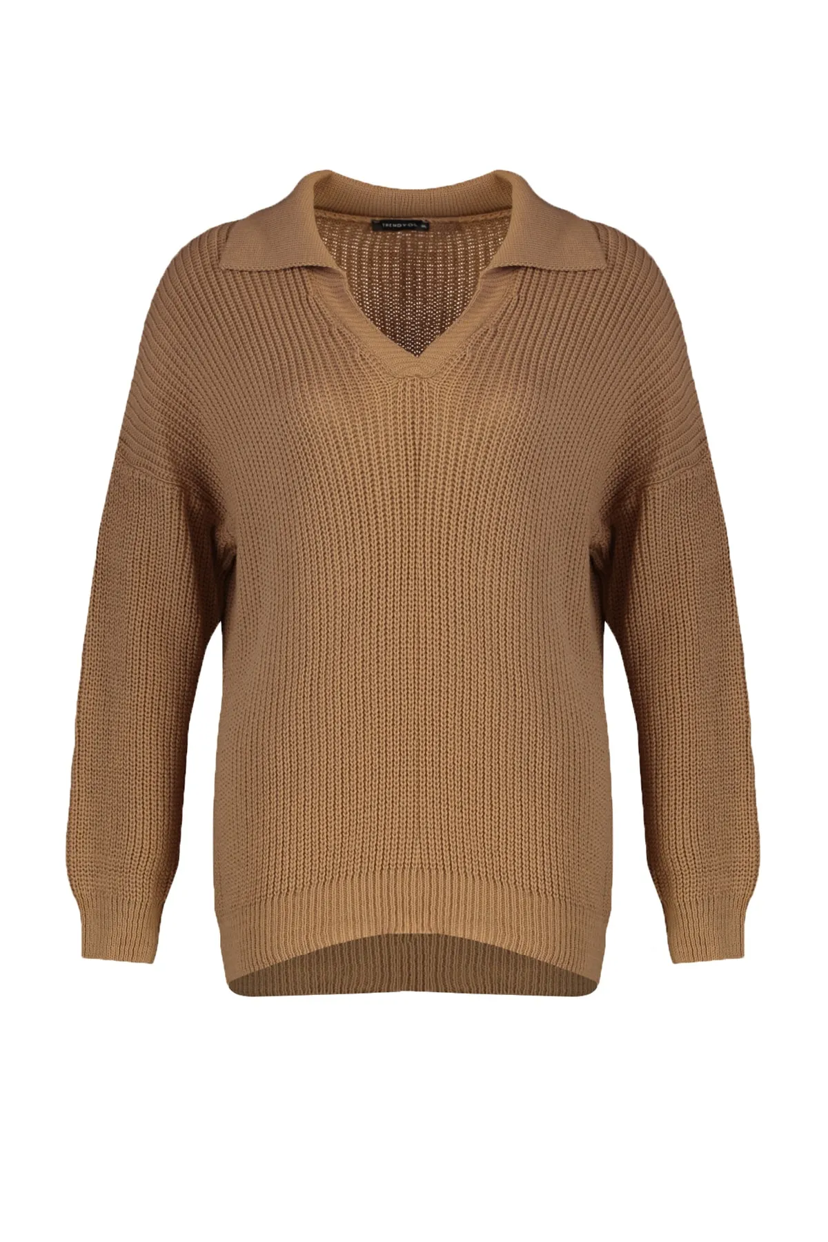 Trendyol Curve  Kamelfarbener Strickpullover mit Hemdkragen