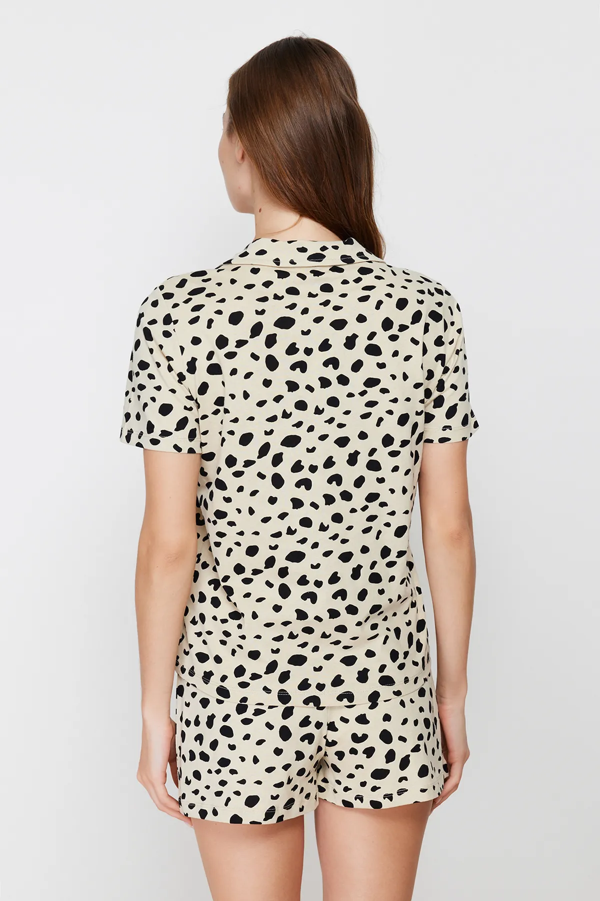 Trendyol Collection  Mehrfarbiges Strick-Pyjama-Set aus 100 % Baumwolle mit Leopardenmuster THMSS24PT00025