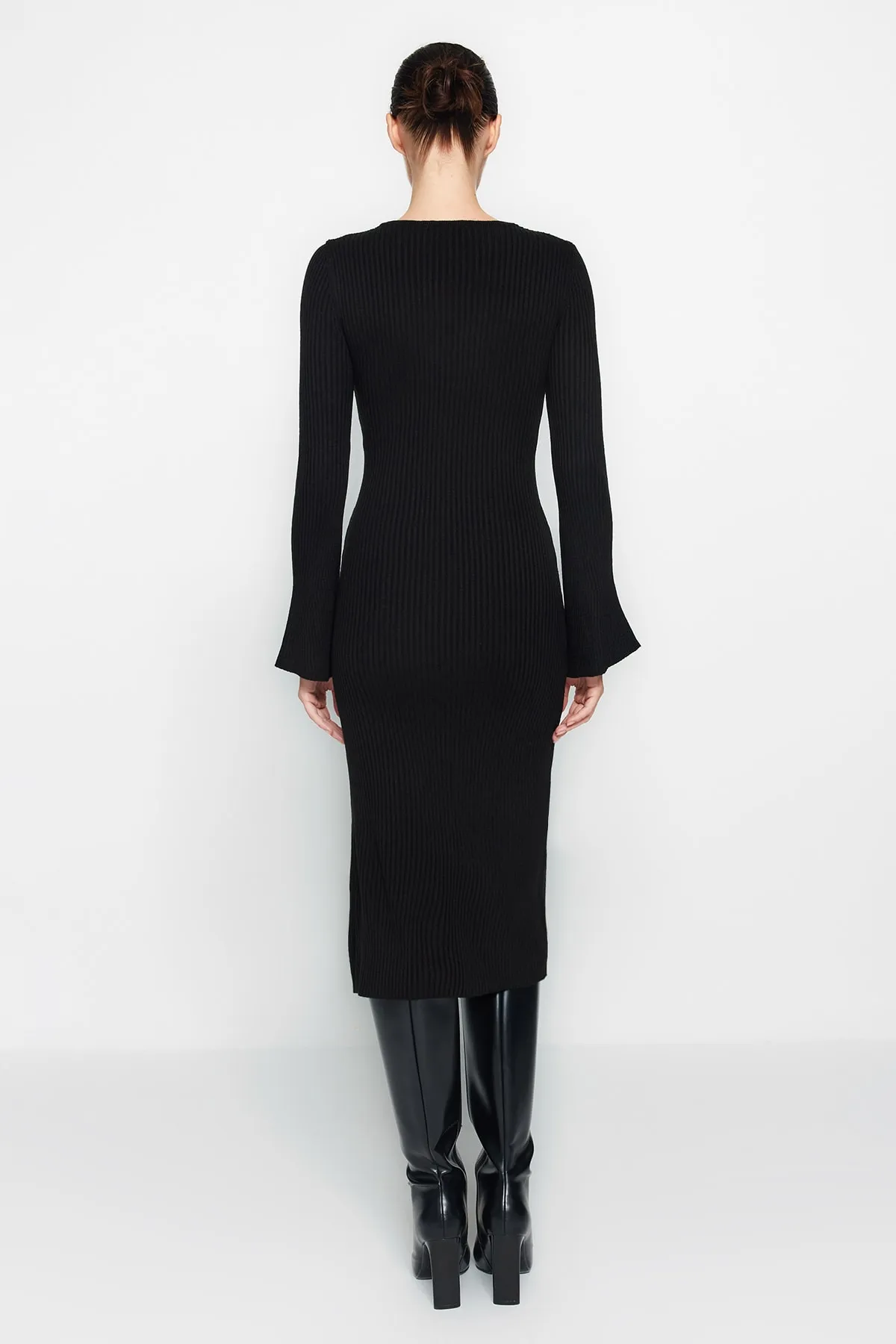 Trendyol Collection  Schwarzes Midi-Strick-Basic-Kleid mit Ärmeldetail TWOAW24EL00117