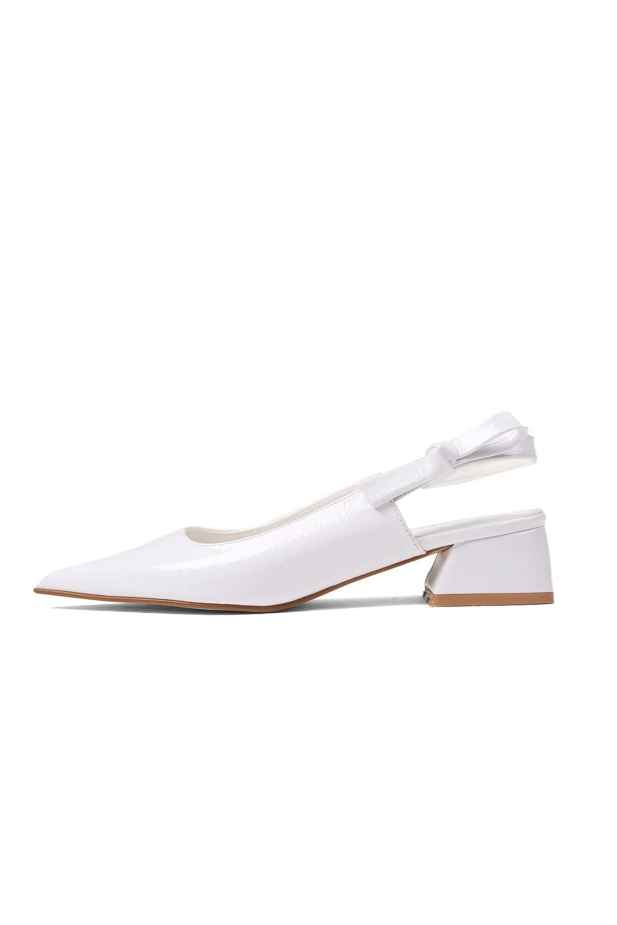 Mio Gusto  Kathy Weiße Lacklederschuhe mit seitlicher Schleife und offenem Rücken für Damen mit kurzem Absatz