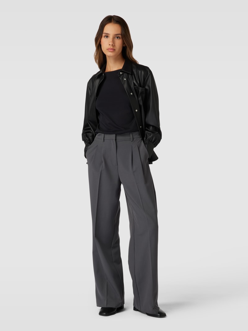 Longsleeve mit U-Boot-Ausschnitt in schwarz
