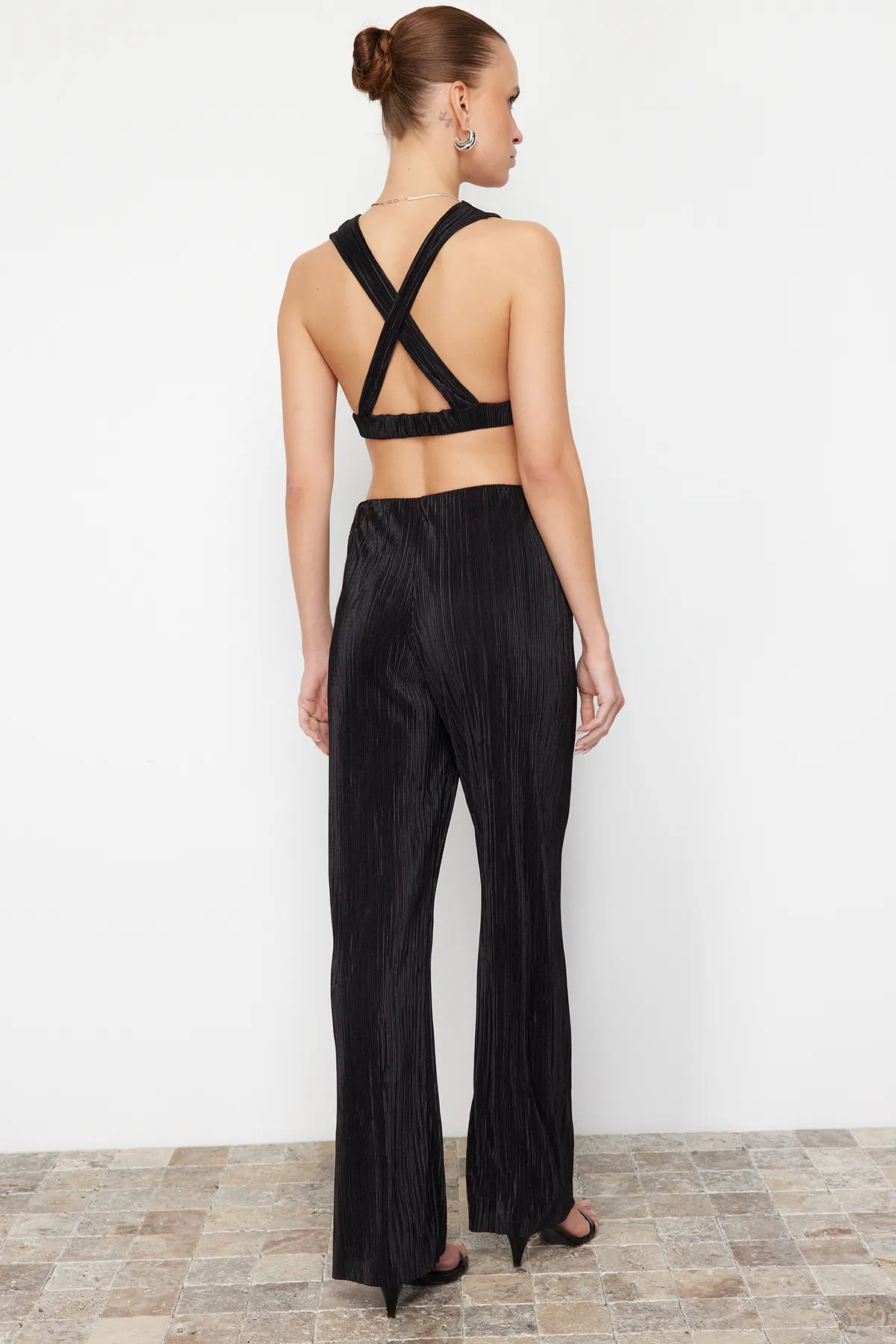 Trendyol Collection  Schwarze Stretch-Strickhose mit Bügelfaltenfutter TWOSS24PL00033