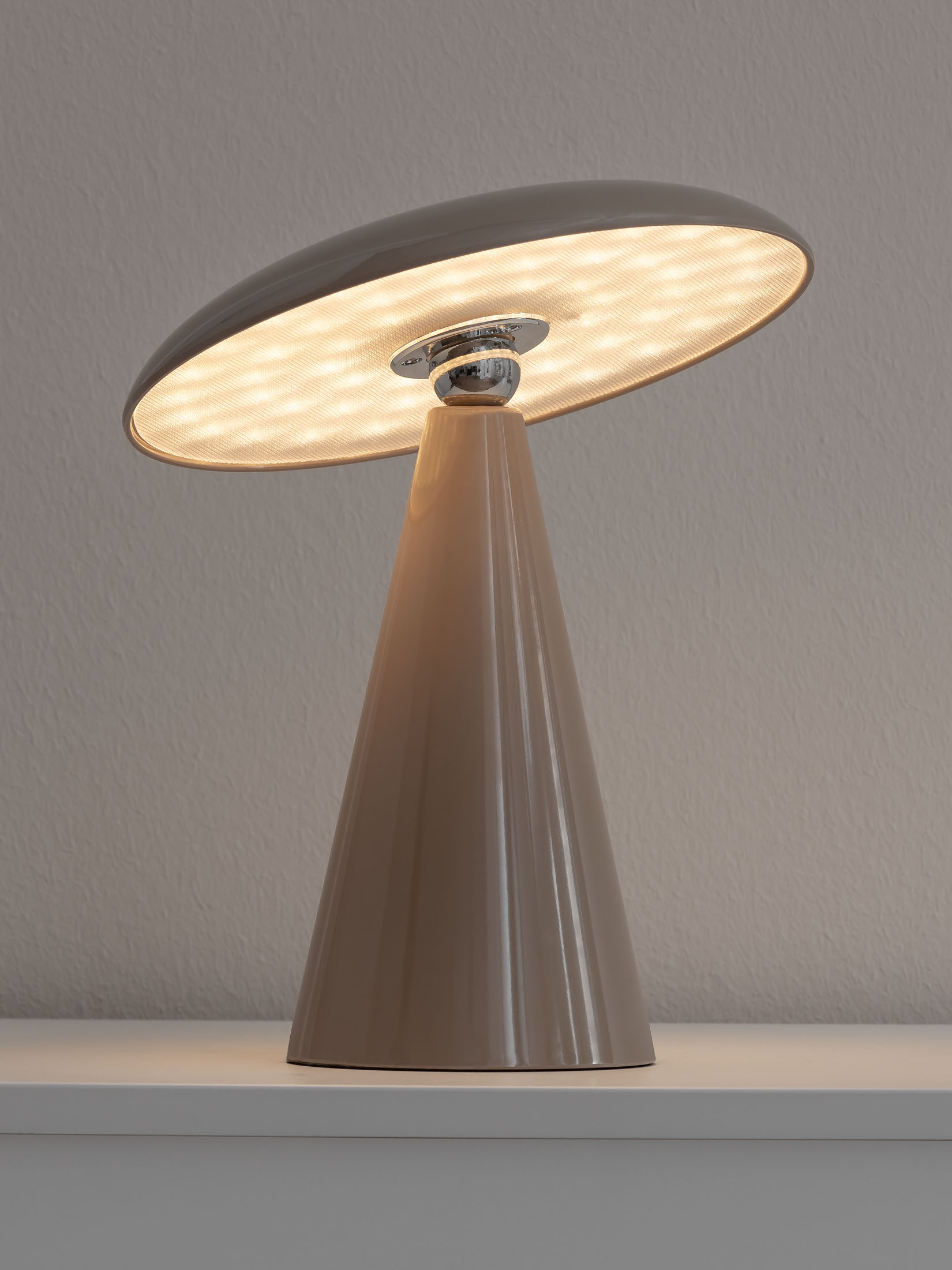 Esra Lampe, Taupe