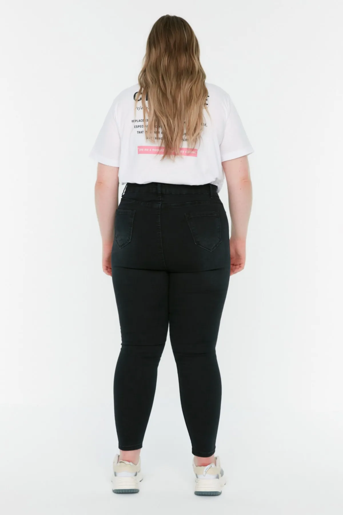 Trendyol Curve  Schwarze Röhrenjeans TBBSS22JE0070