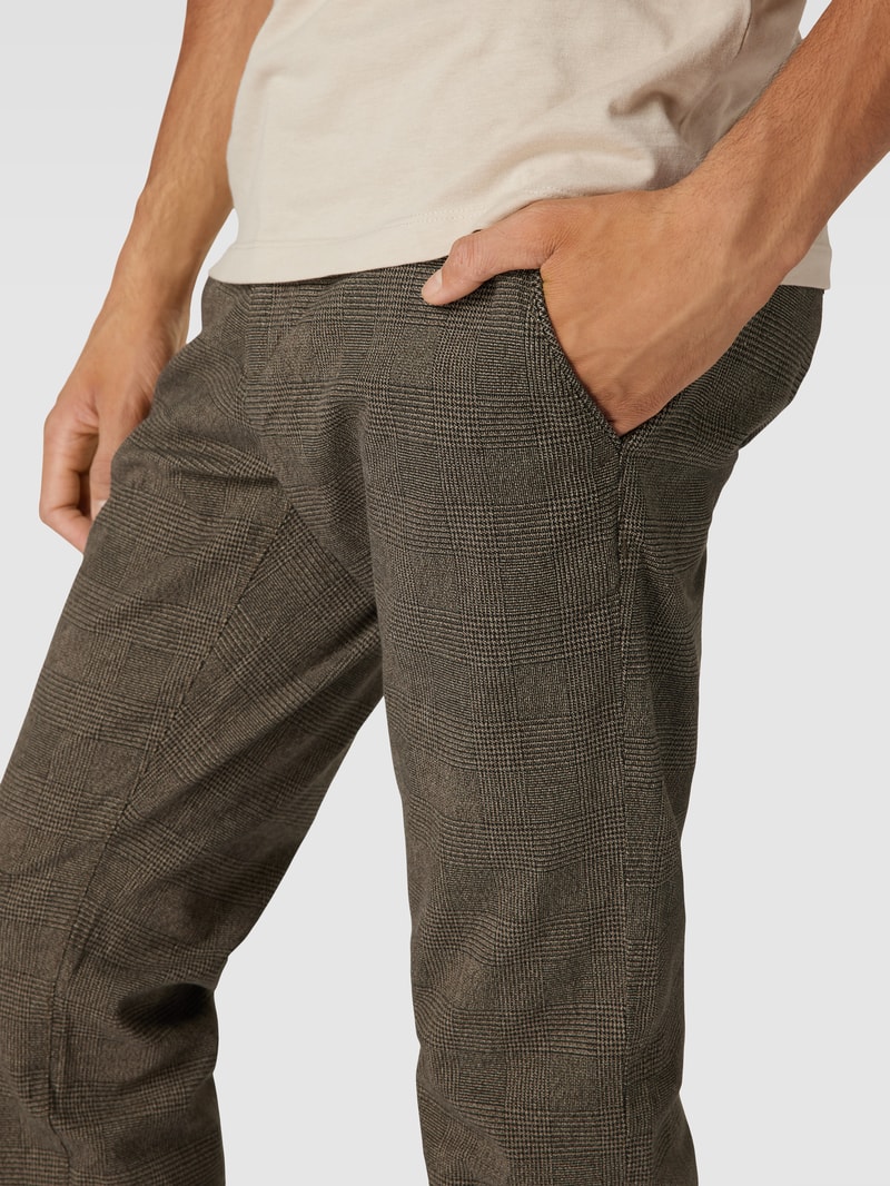 Slim Fit Anzughose mit Paspeltaschen am Gesäß Modell 'JOHN' in mittelbraun