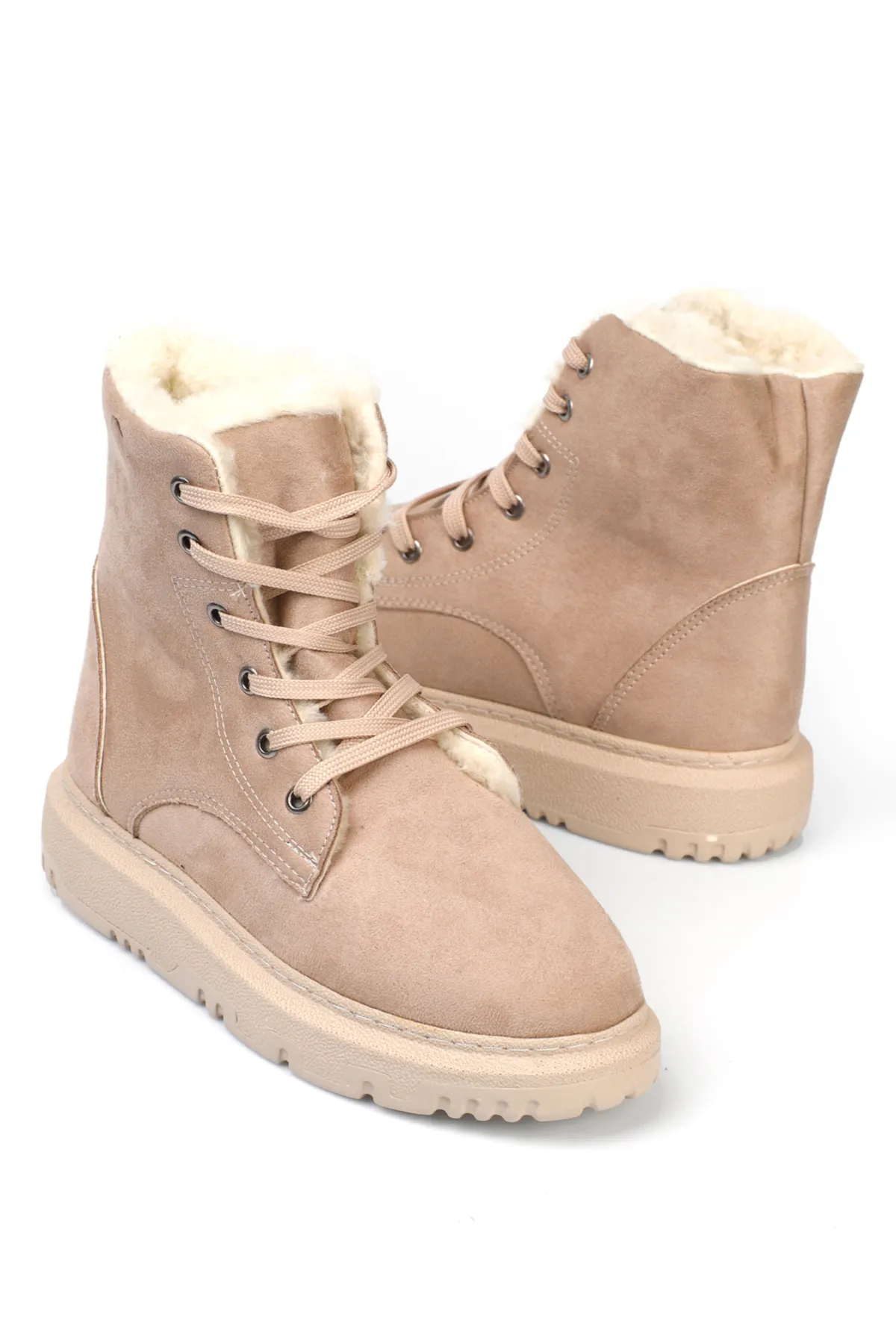Capone Outfitters  Damenstiefel aus Lammfell mit runder Zehenpartie