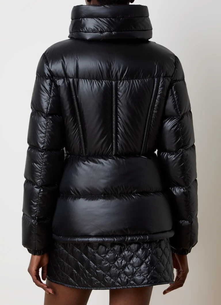 Moncler Douro dūnu jaka ar dūnu pildījumu un saliekamu kapuci
