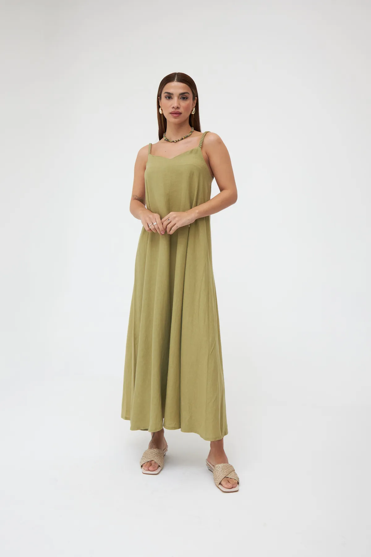 Laluvia  Langes Kleid aus khakifarbenem Strick mit Trägern aus Leinen