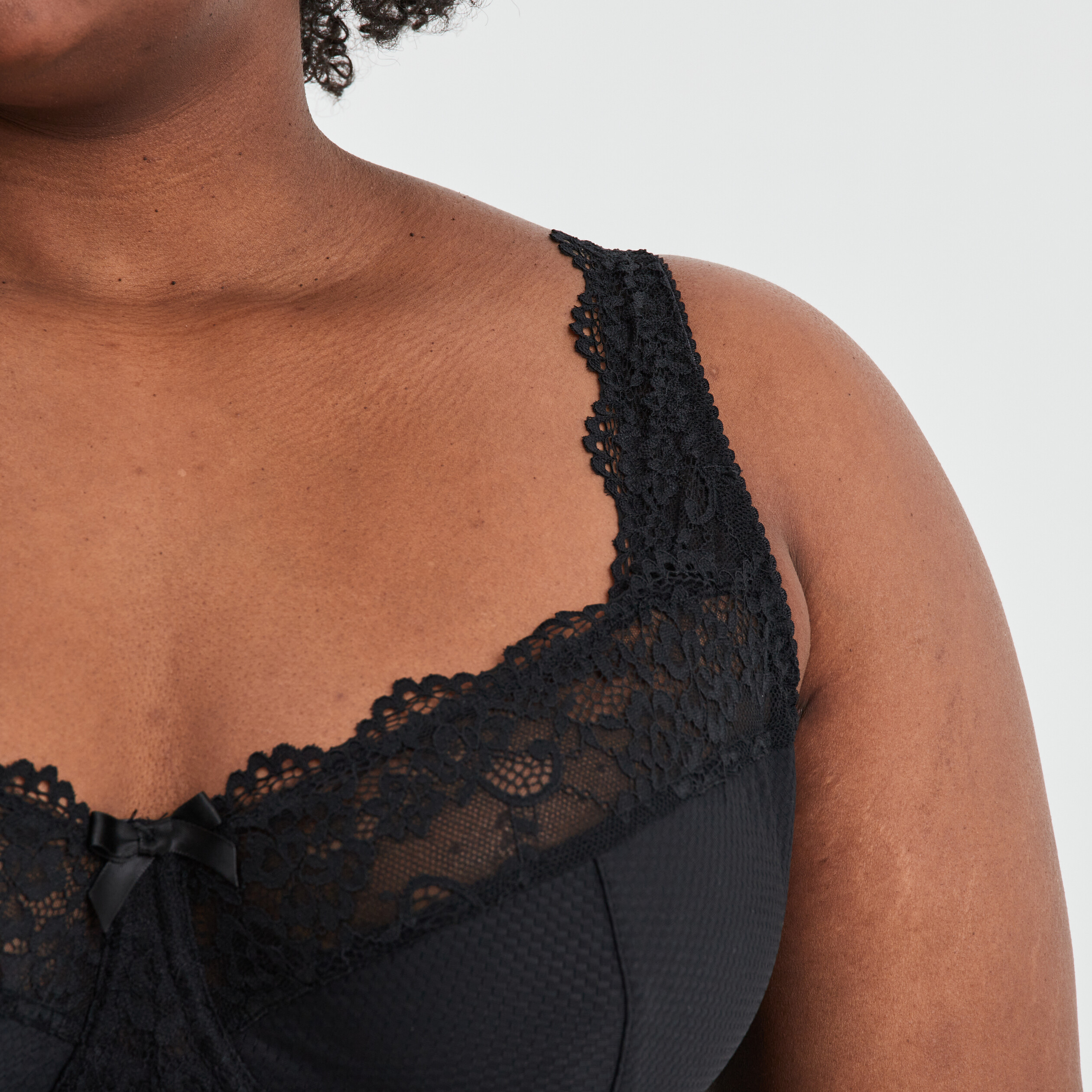Soutien-gorge corbeille dentelle noir femme grande taille | La Halle