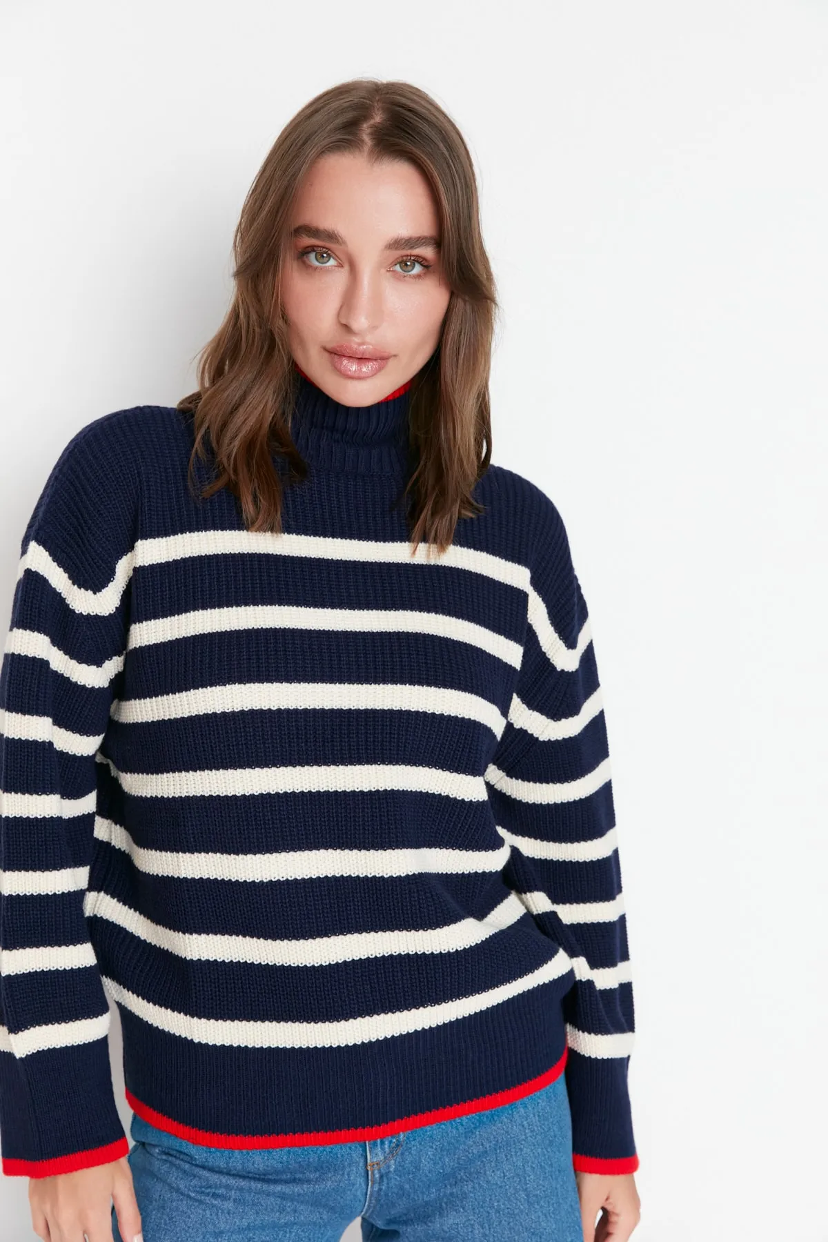 Trendyol Collection  Marineblauer, gestreifter Strickpullover mit weiter Passform TWOAW23KZ01446