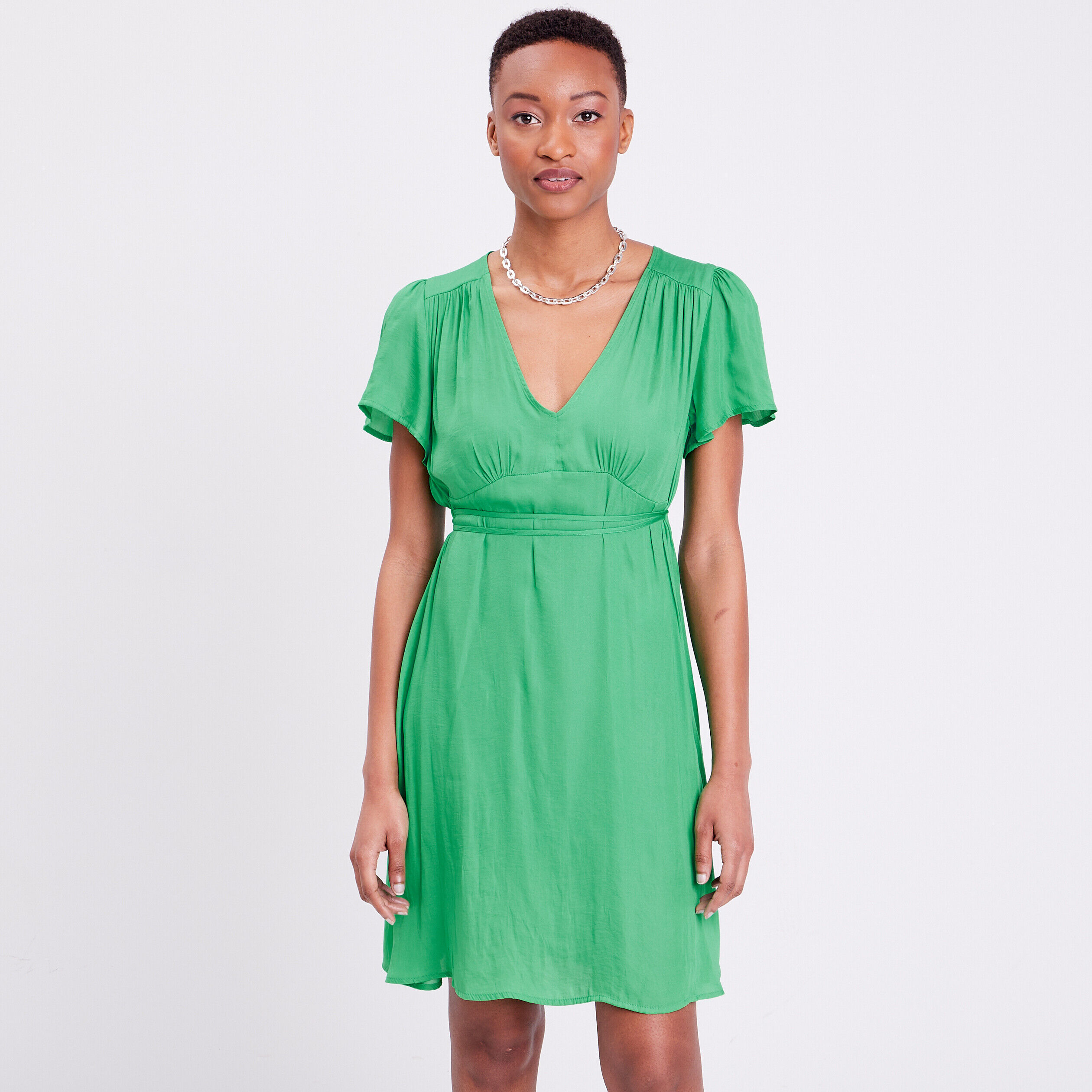 Robe cintrée satin col en V vert femme | Cache Cache