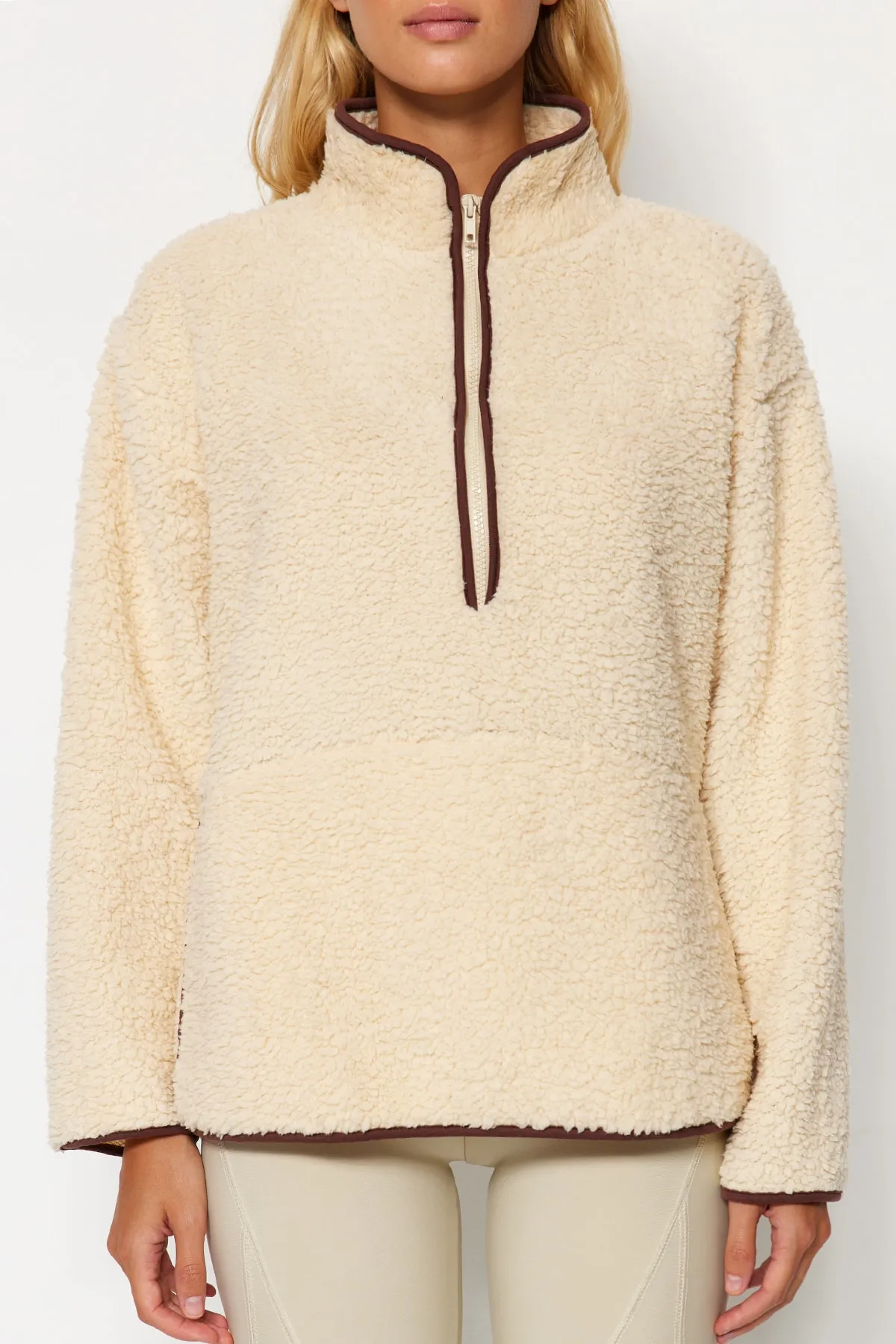 Trendyol Collection  Ecru gestricktes Sport-Sweatshirt aus Plüsch THMAW23SW00021