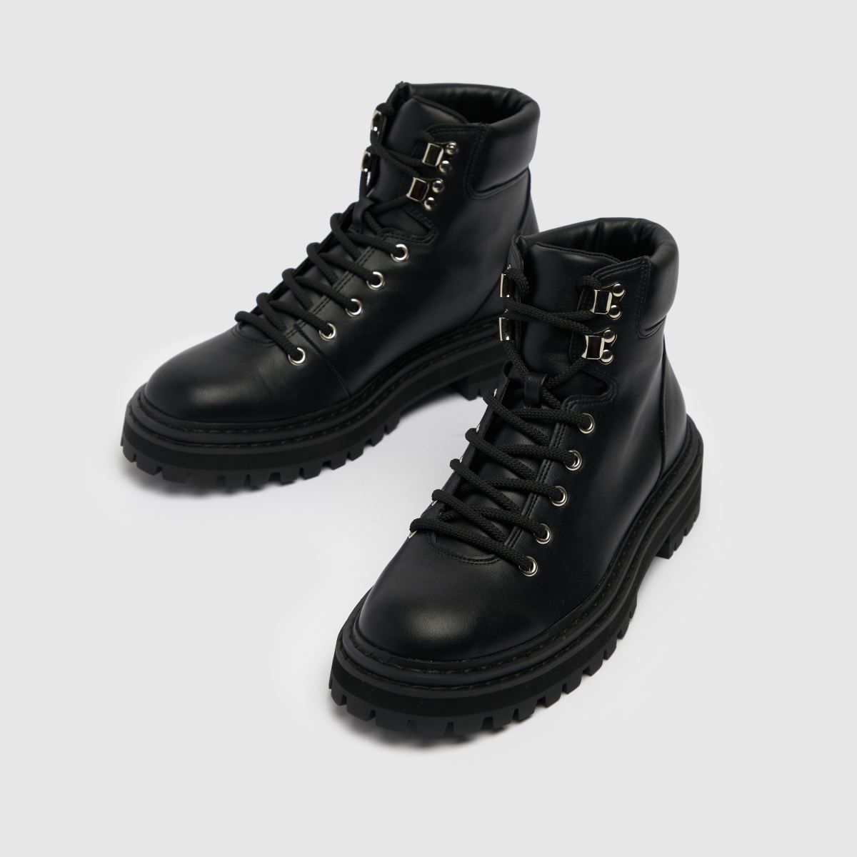 Schuh Alanah vastag túrabakancs fekete színben