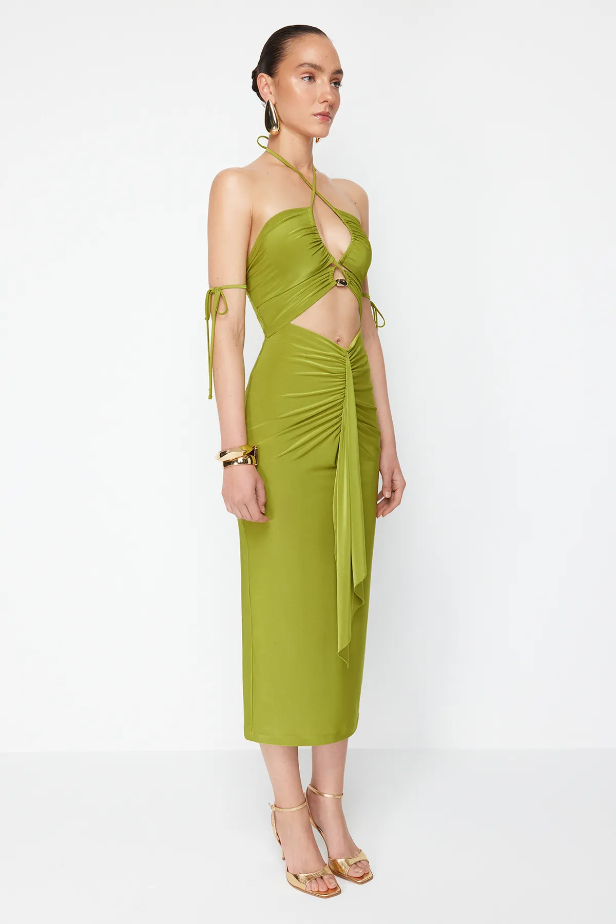 Trendyol Collection  Zeynep Tosun Ölgrünes gestricktes Abendkleid - Fenster und Accessoire detailliert TCLSS24EL00000