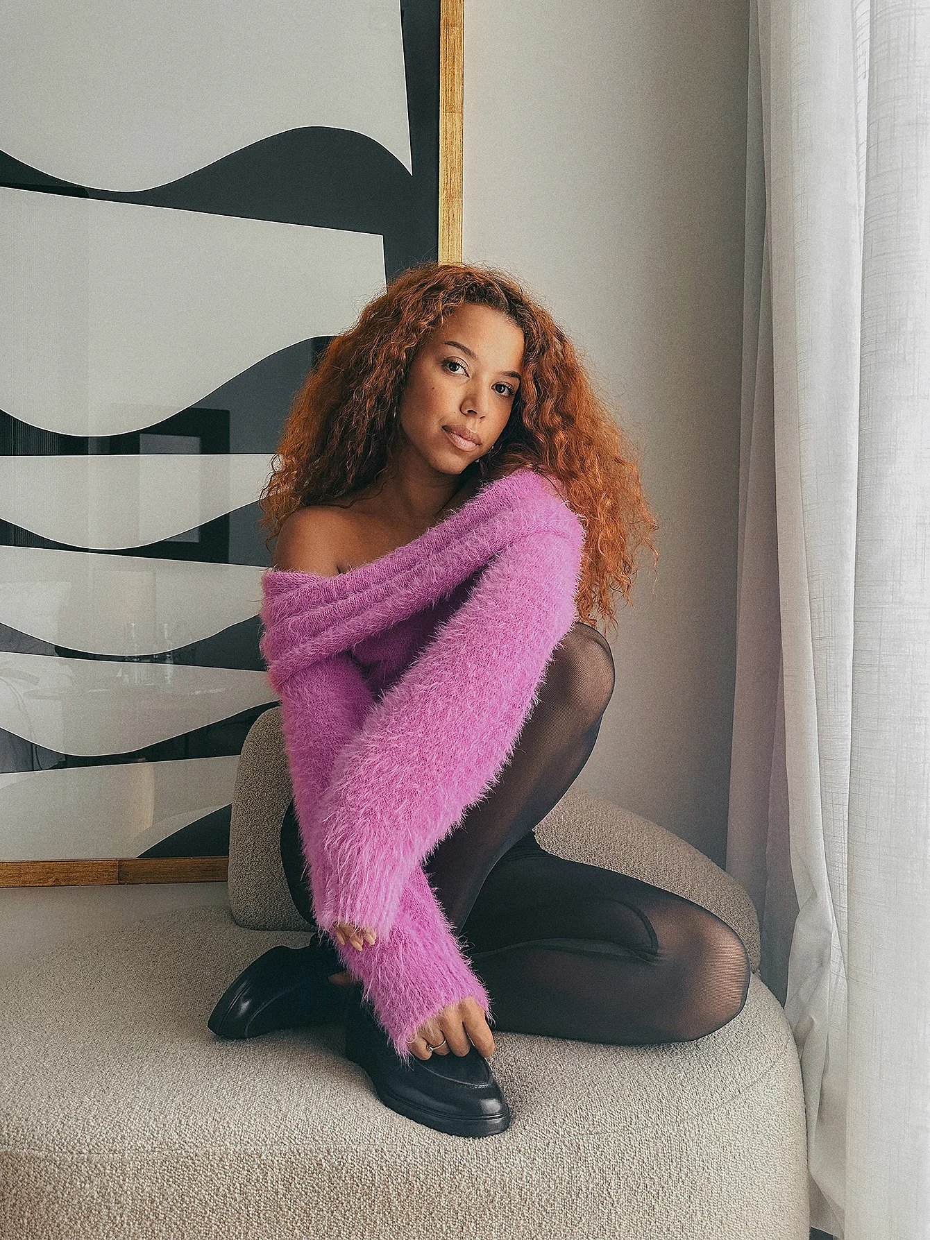 Schulterfreier Strickpullover mit Faltdetail
