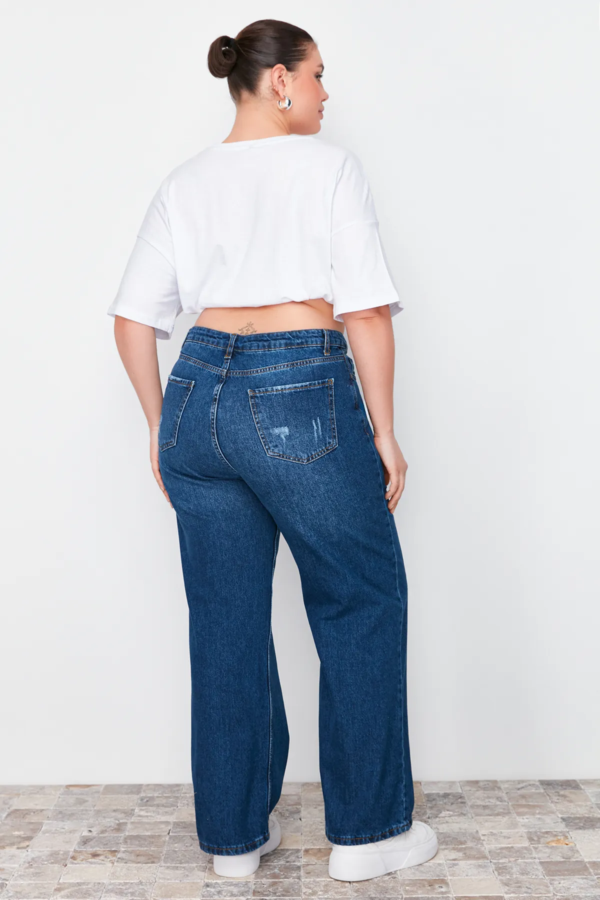 Trendyol Curve  Dunkelblaue zerrissene Jeans mit hoher Taille und weitem Bein TBSSS22JE00006