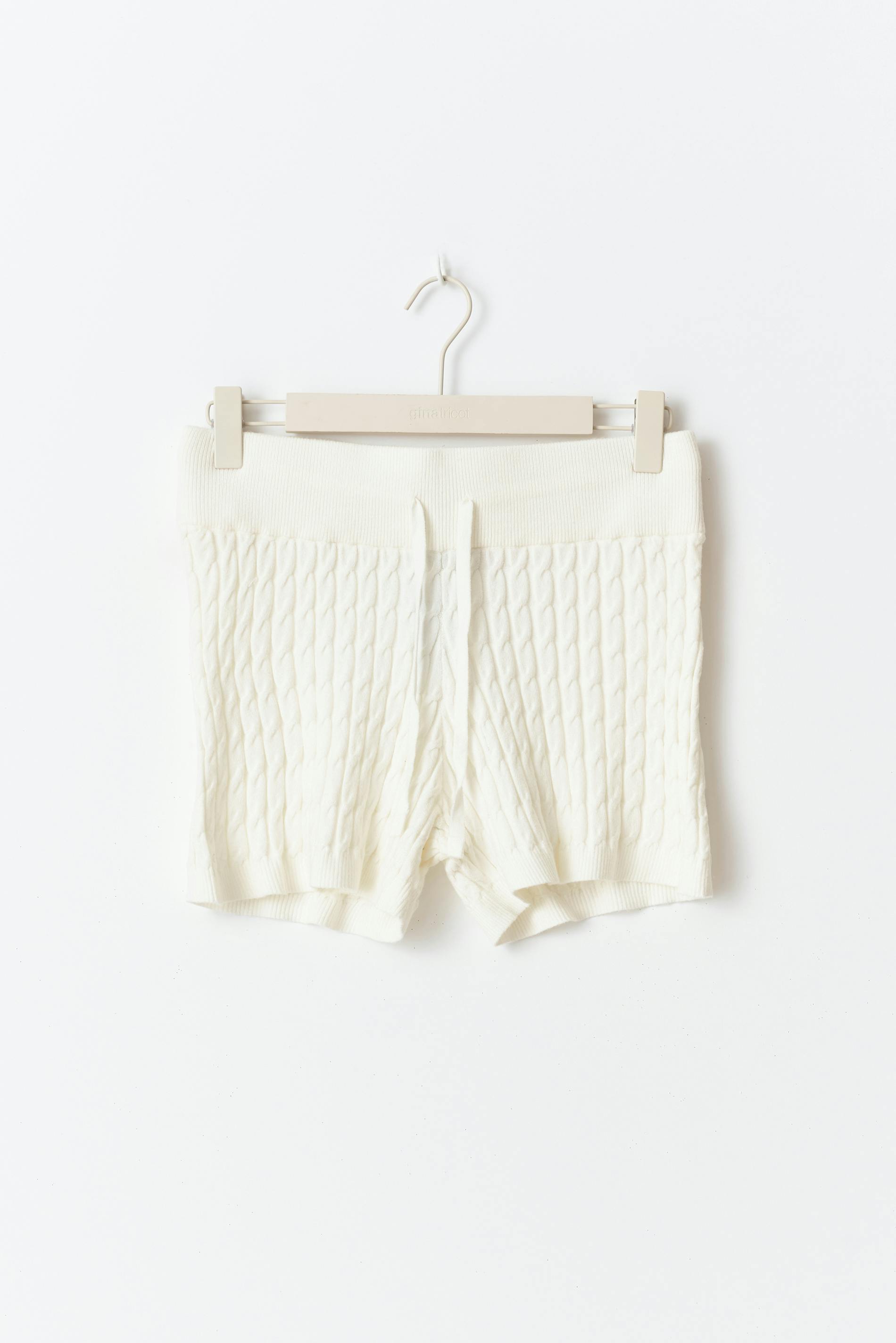 Cable knitted shorts