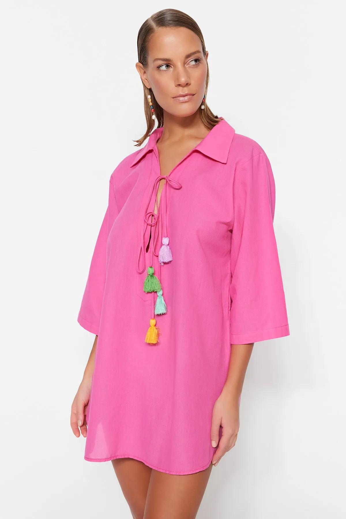 Trendyol Collection  Fuchsia Mini-Strandkleid aus 100 % Baumwolle mit gewebten Quasten TBESS23EL00039