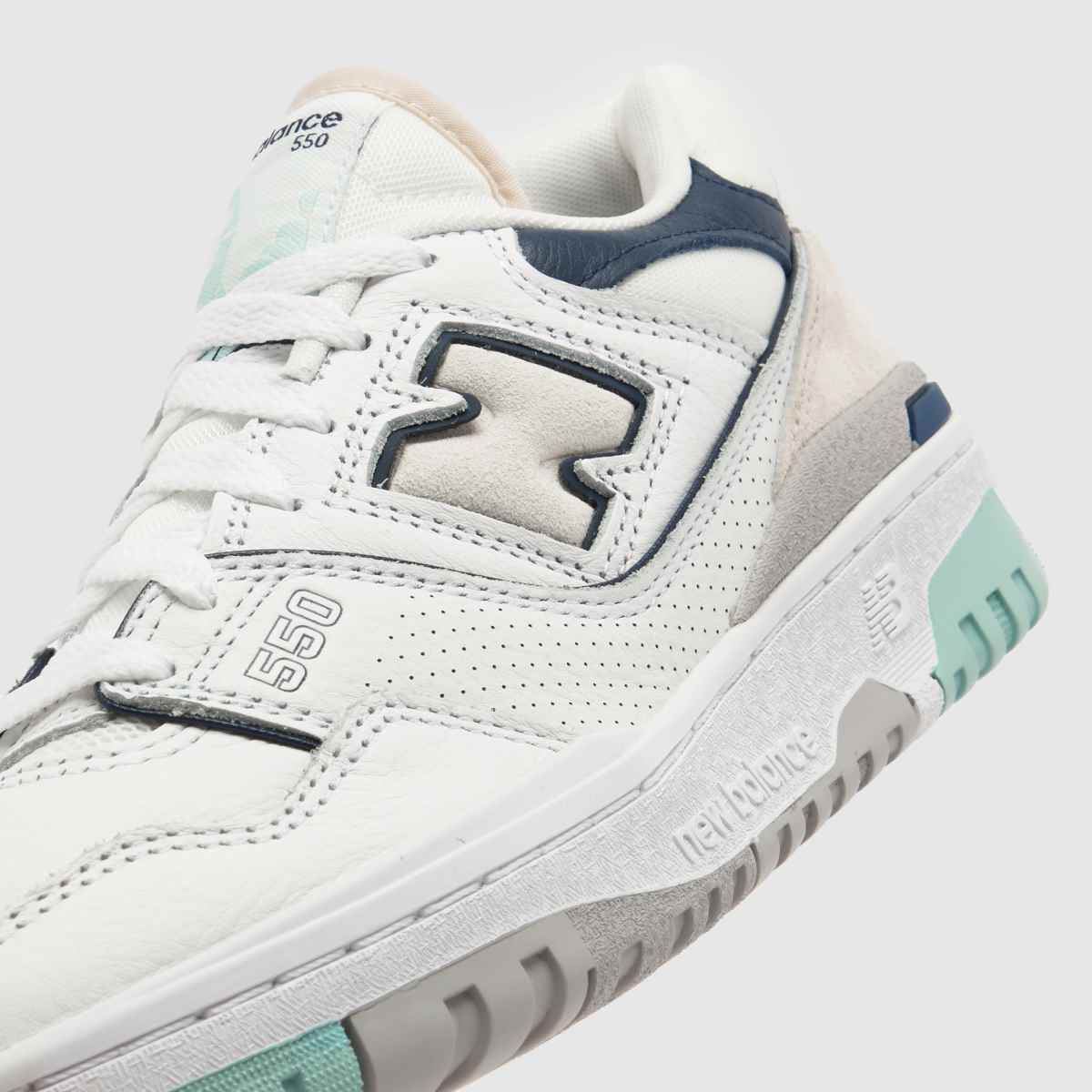 New Balance 550 sportcipő fehér és kék színben