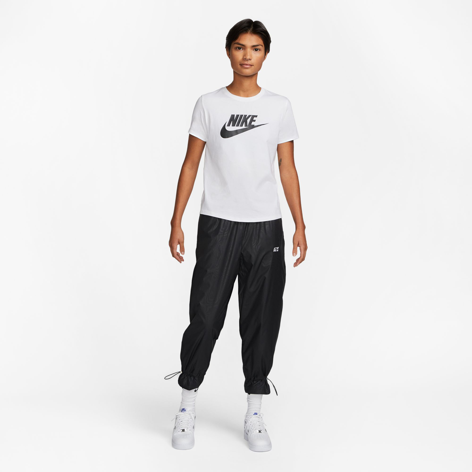 New Sportswear Essential Icon Futura T-Shirt Damen - Weiß