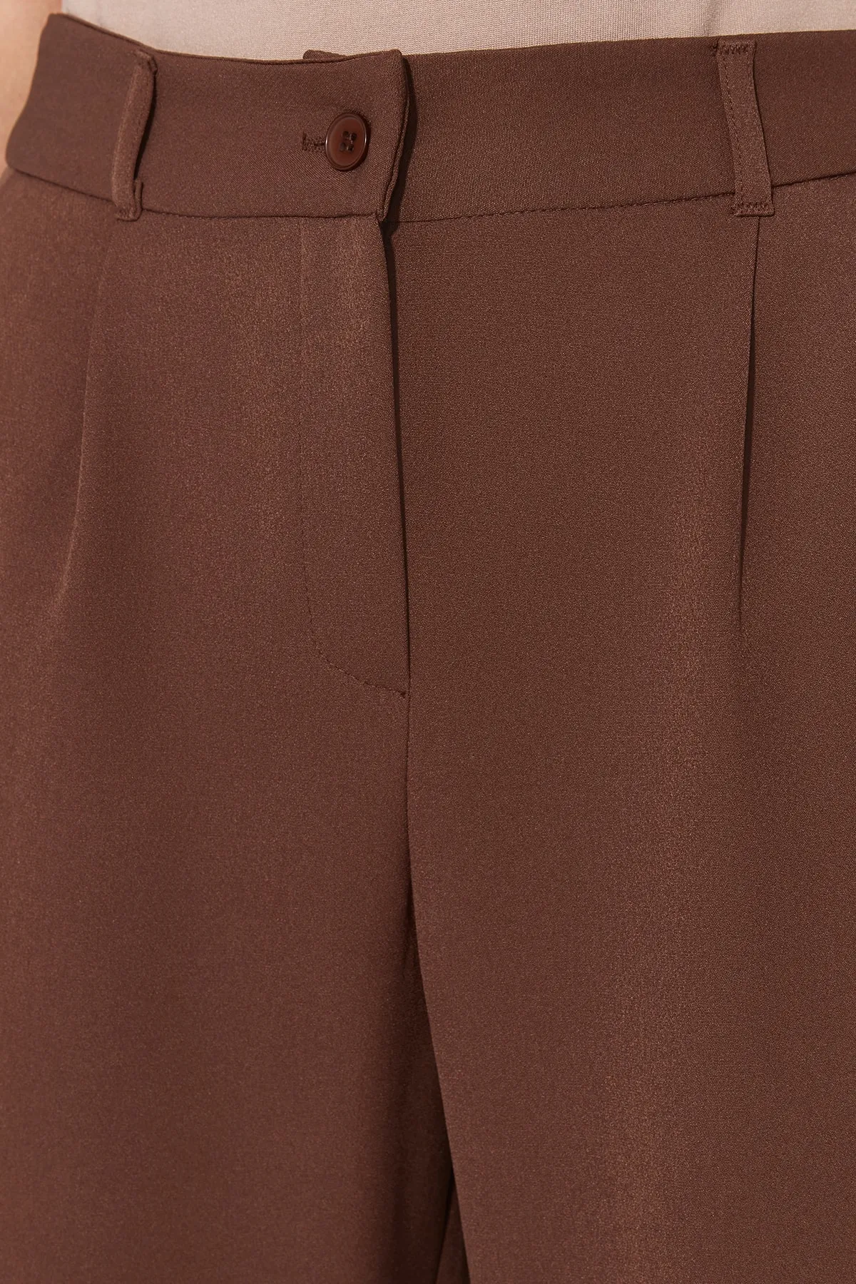 Trendyol Collection  Dunkelbraune, gewebte Hose mit hoher Taille und weitem Bein/Plissee mit weitem Bein TWOAW21PL0076