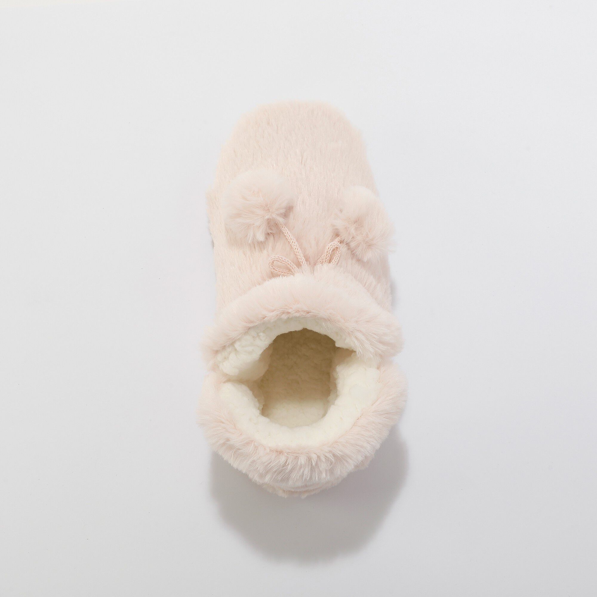 Chaussons forme botillon avec pompons effet fausse fourrure