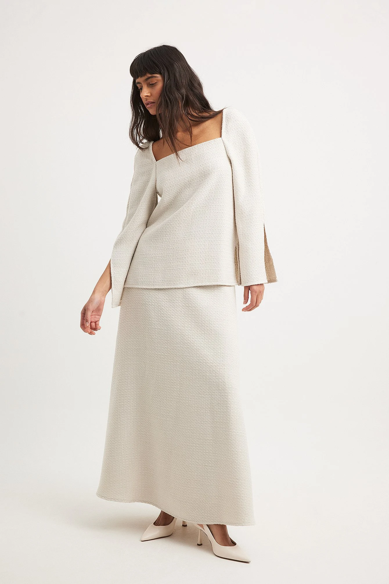 Strukturierte schulterfreie Bluse mit Schlitz
