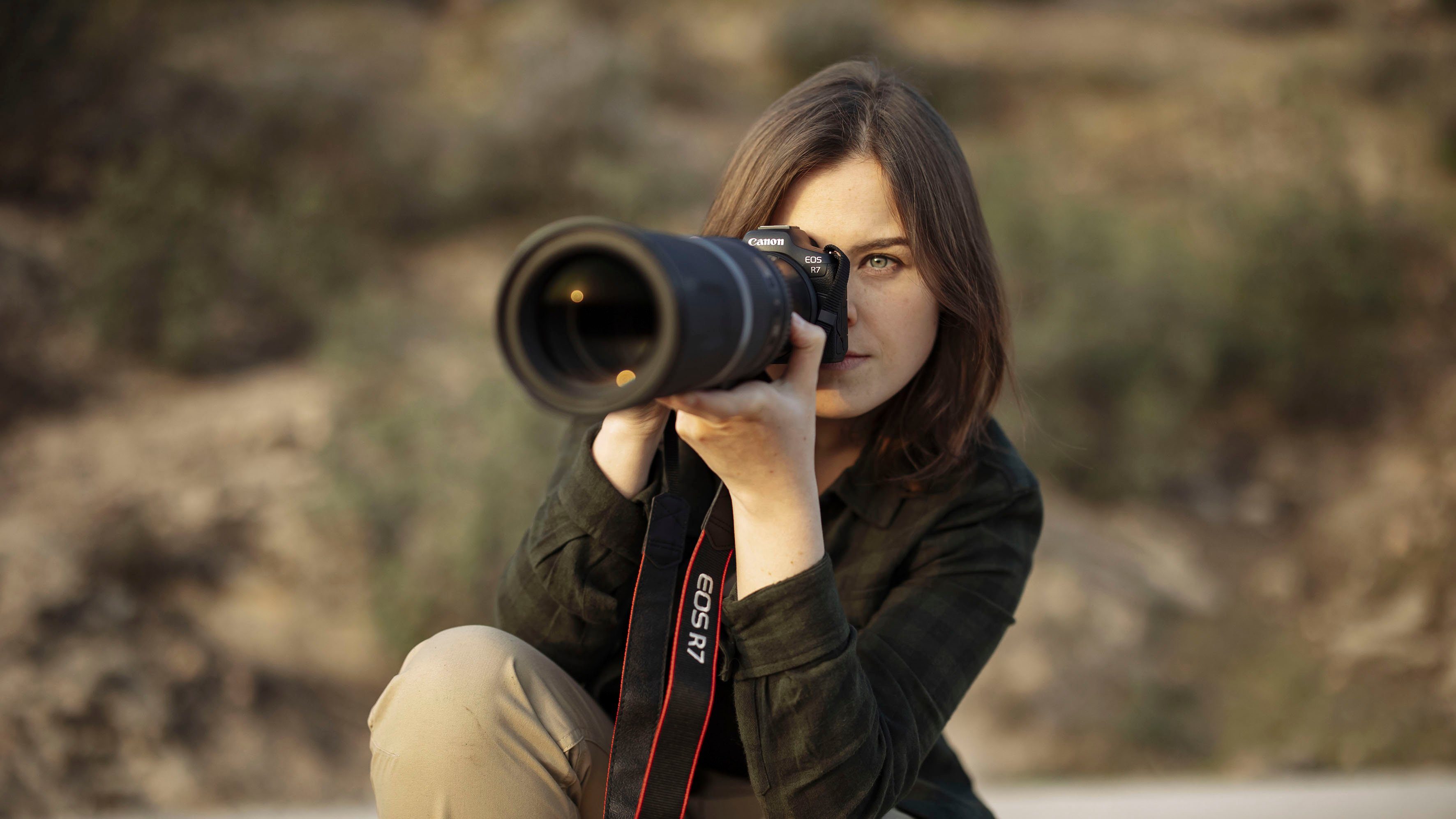 Canon EOS R7 + RF-S 18-150mm F3.5-6.3 IS STM Systemkamera (RF-S 18-150mm F3,5-6,3 IS STM, 34,4 MP, Bluetooth, WLAN)