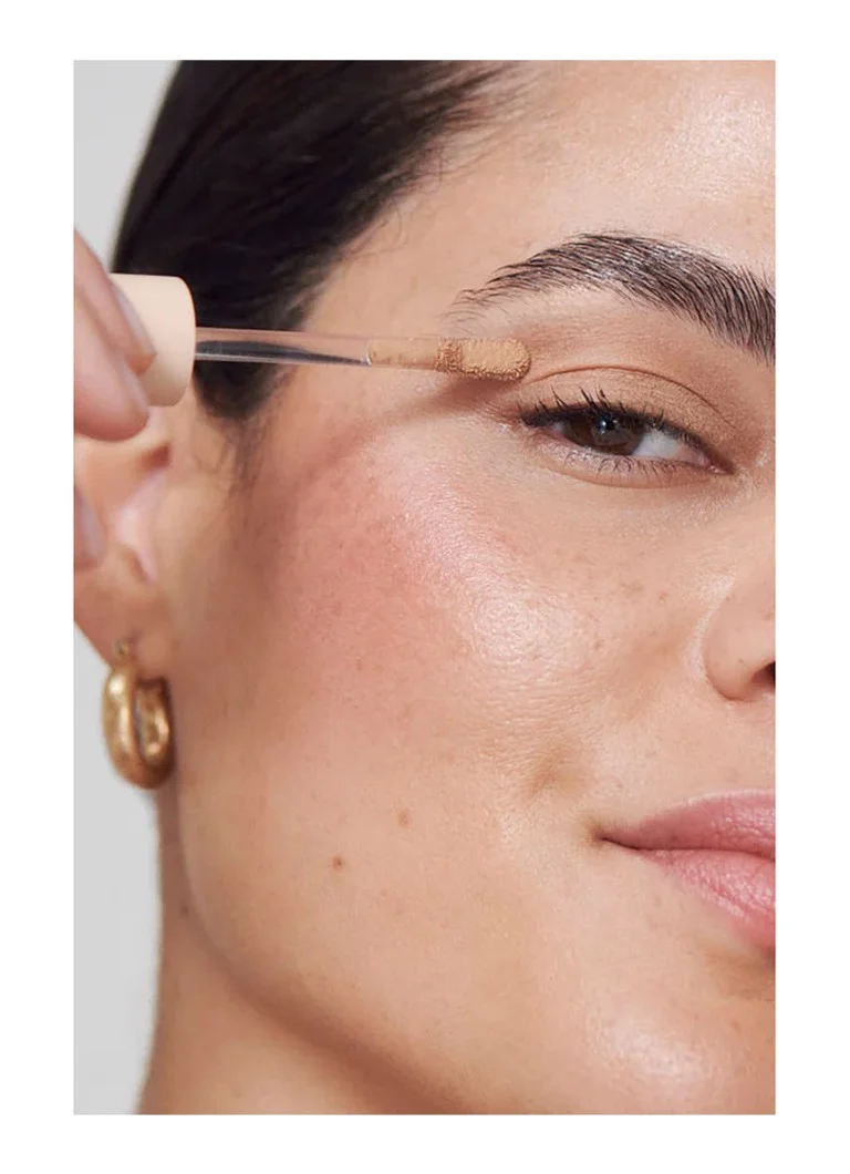 ILIA Beauty Liquid Powder Matte Eye Tint - tekuće sjenilo za oči
