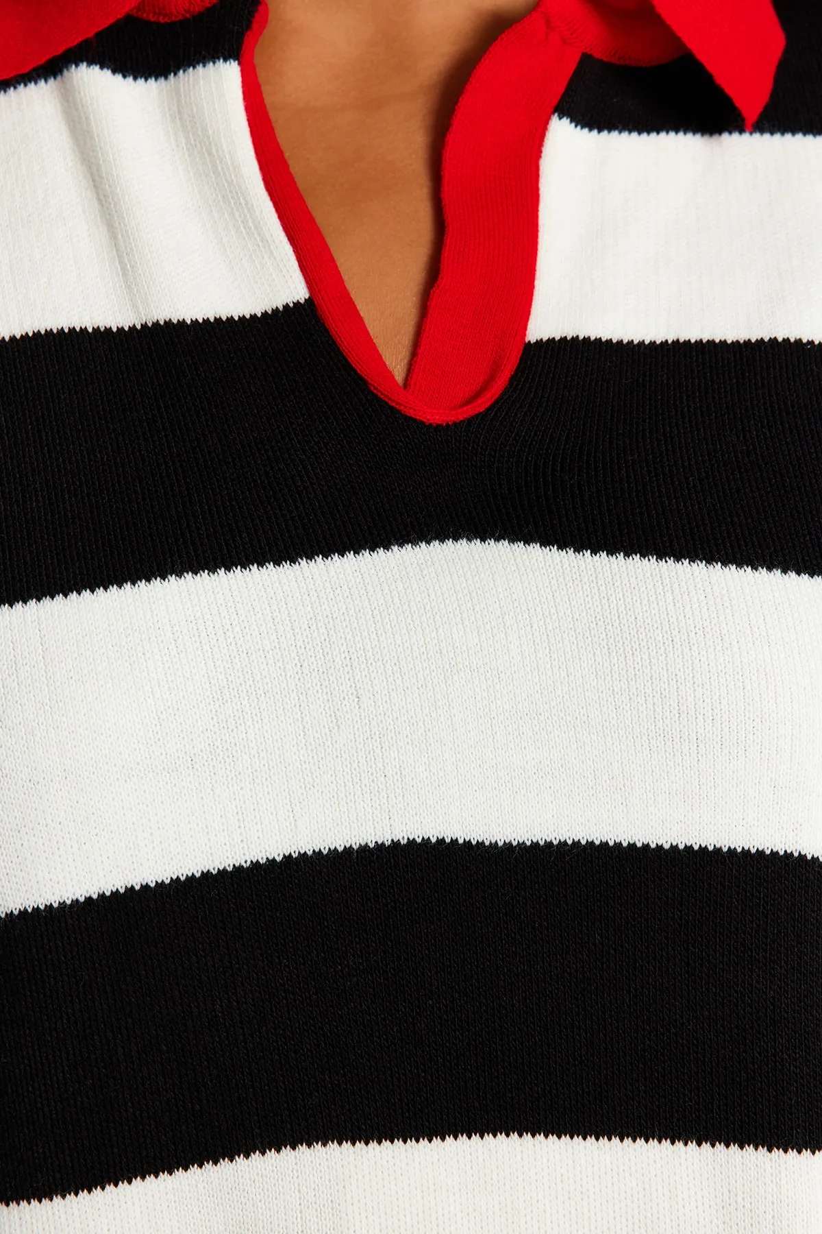 Trendyol Curve  Roter gestreifter Strickpullover mit Rollkragen TBBAW23AN00045